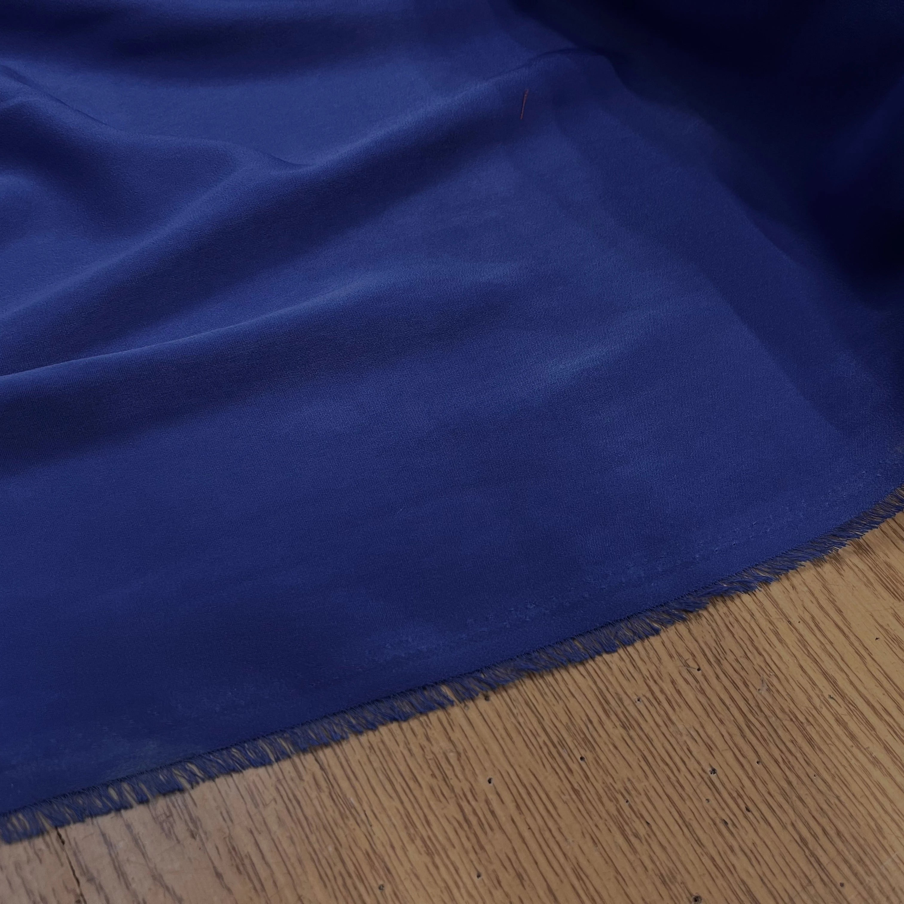 SATIN PEAU DE PÊCHE FLUIDE BLEU ROYAL - My Little Coupon