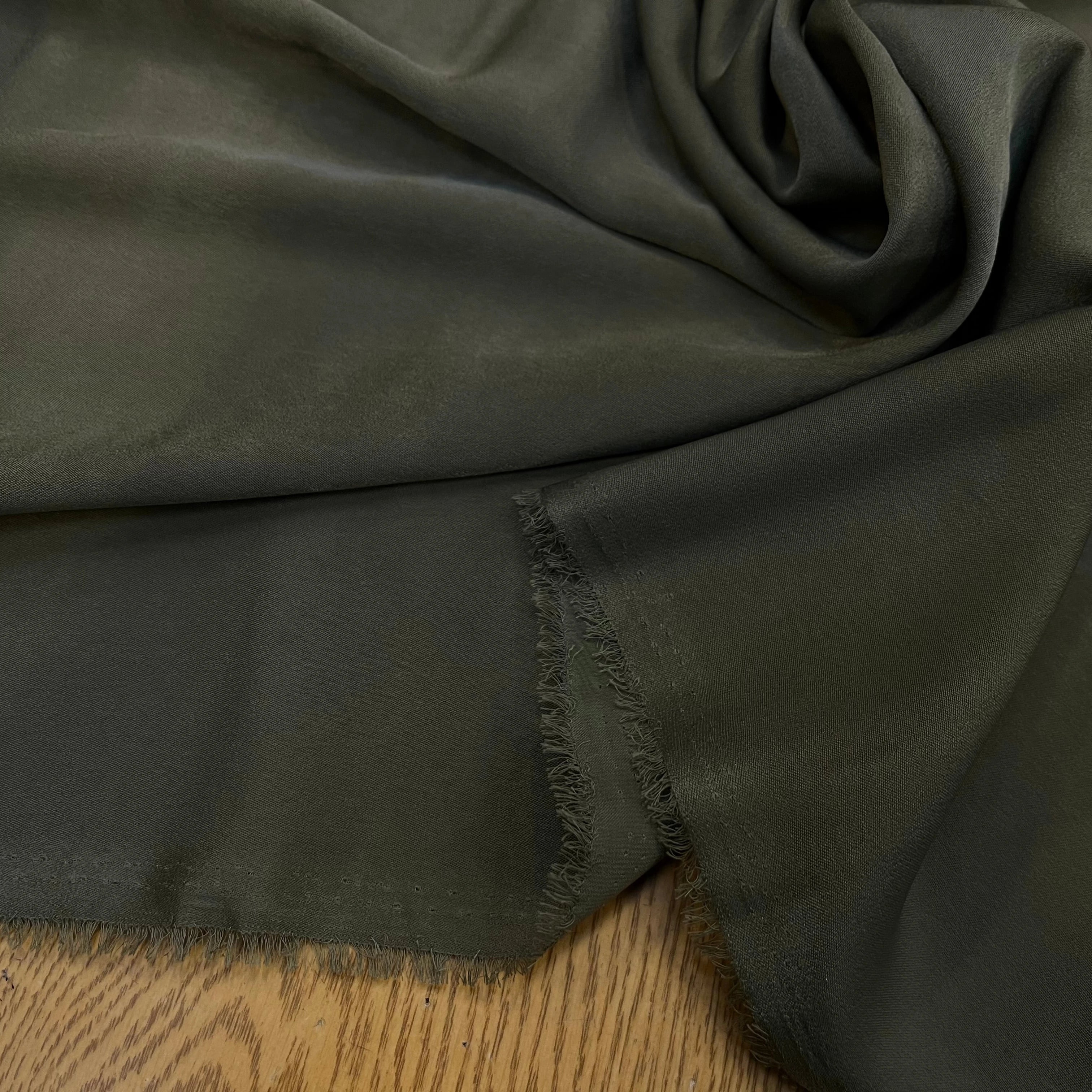 SATIN PEAU DE PÊCHE FLUIDE VERT KAKI - My Little Coupon