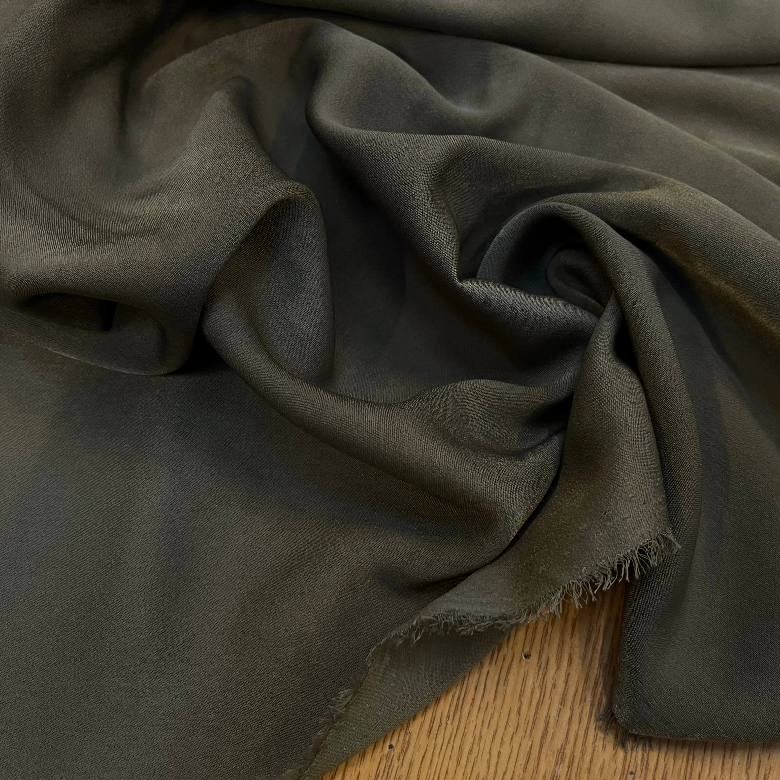 SATIN PEAU DE PÊCHE FLUIDE VERT KAKI - My Little Coupon