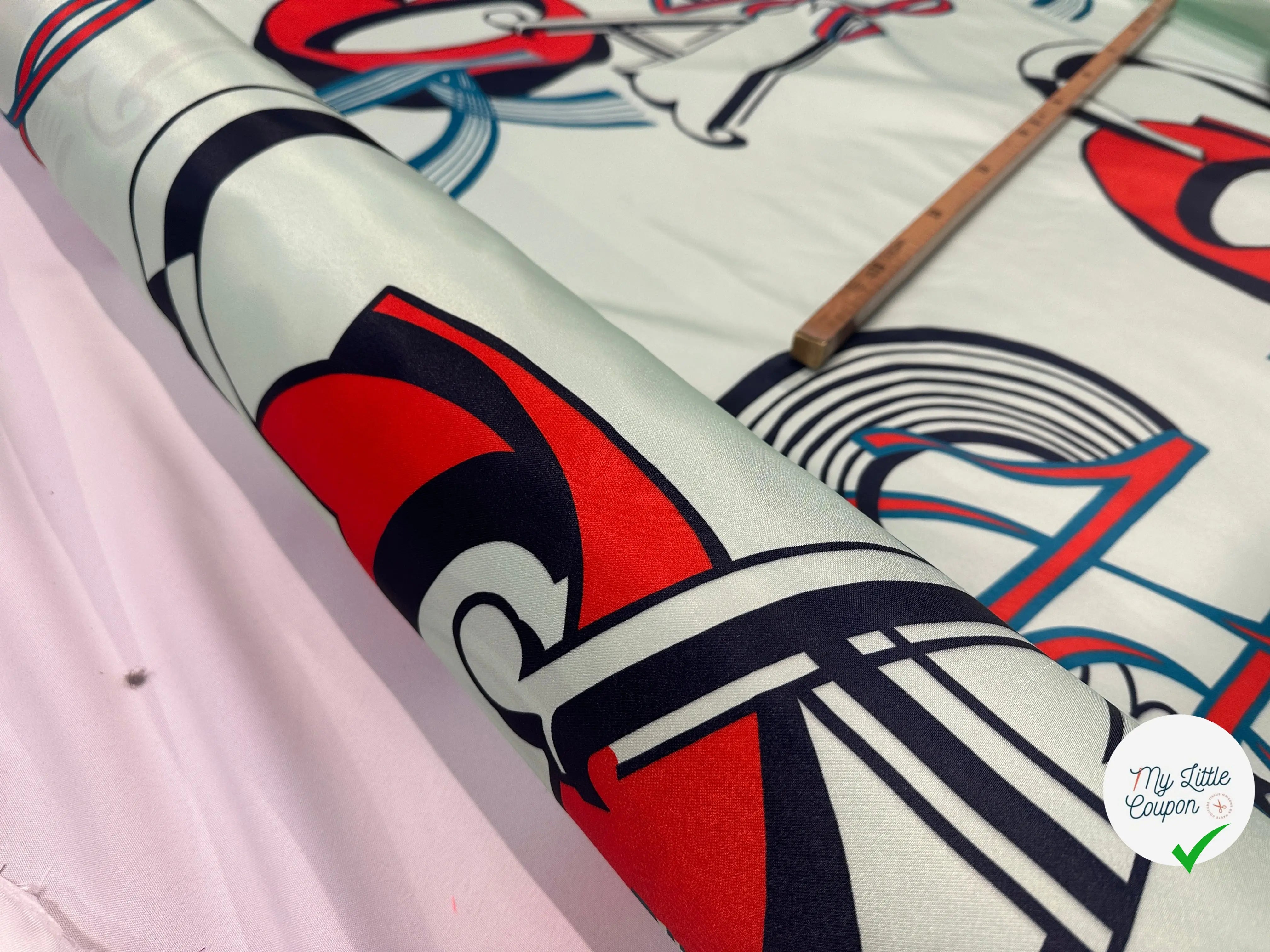 SATIN SERGÉ FOND VERT MOTIFS GEOMETRIE IRREGULIERES - My Little Coupon