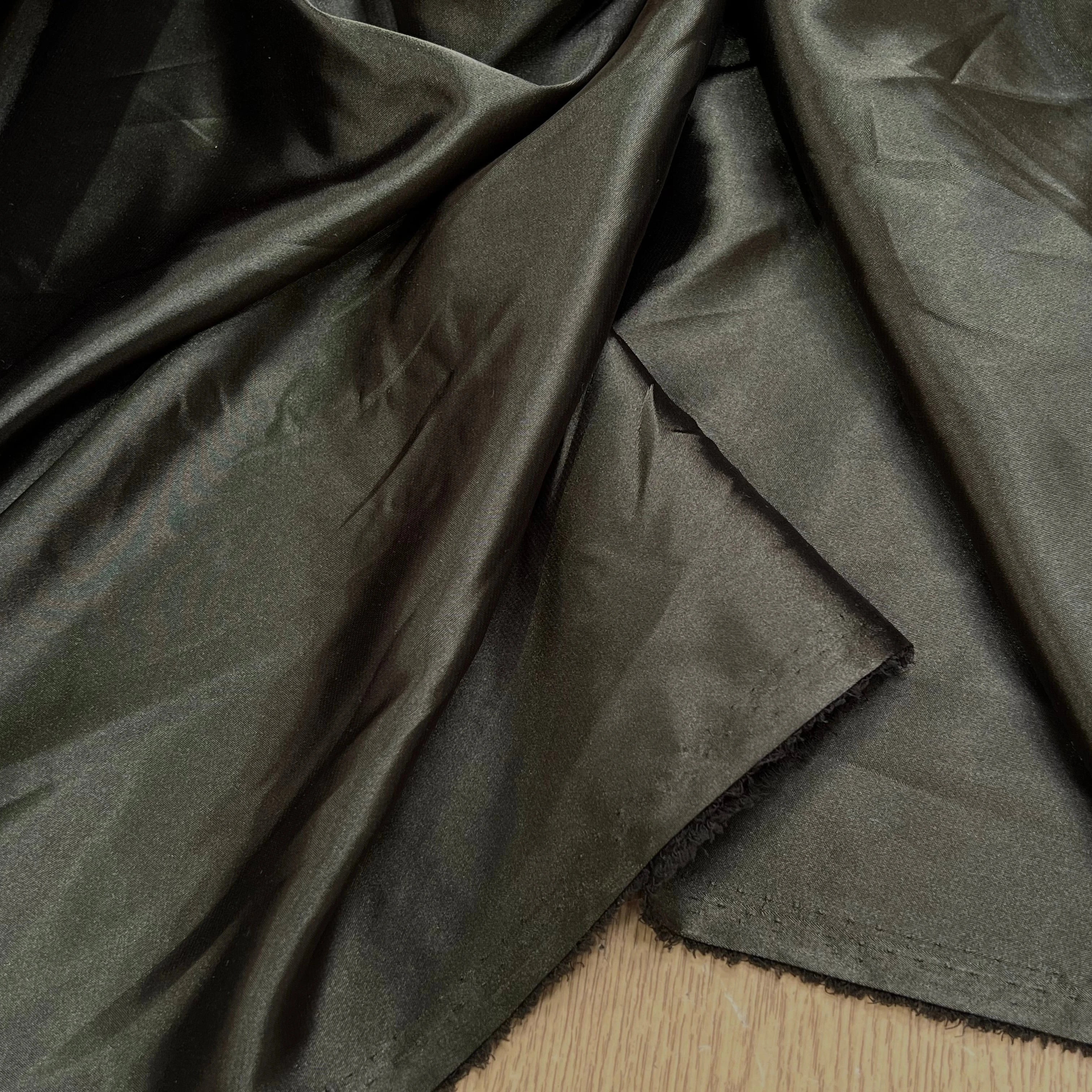 SATIN STRETCH KAKI SHINY FLUIDE - My Little Coupon