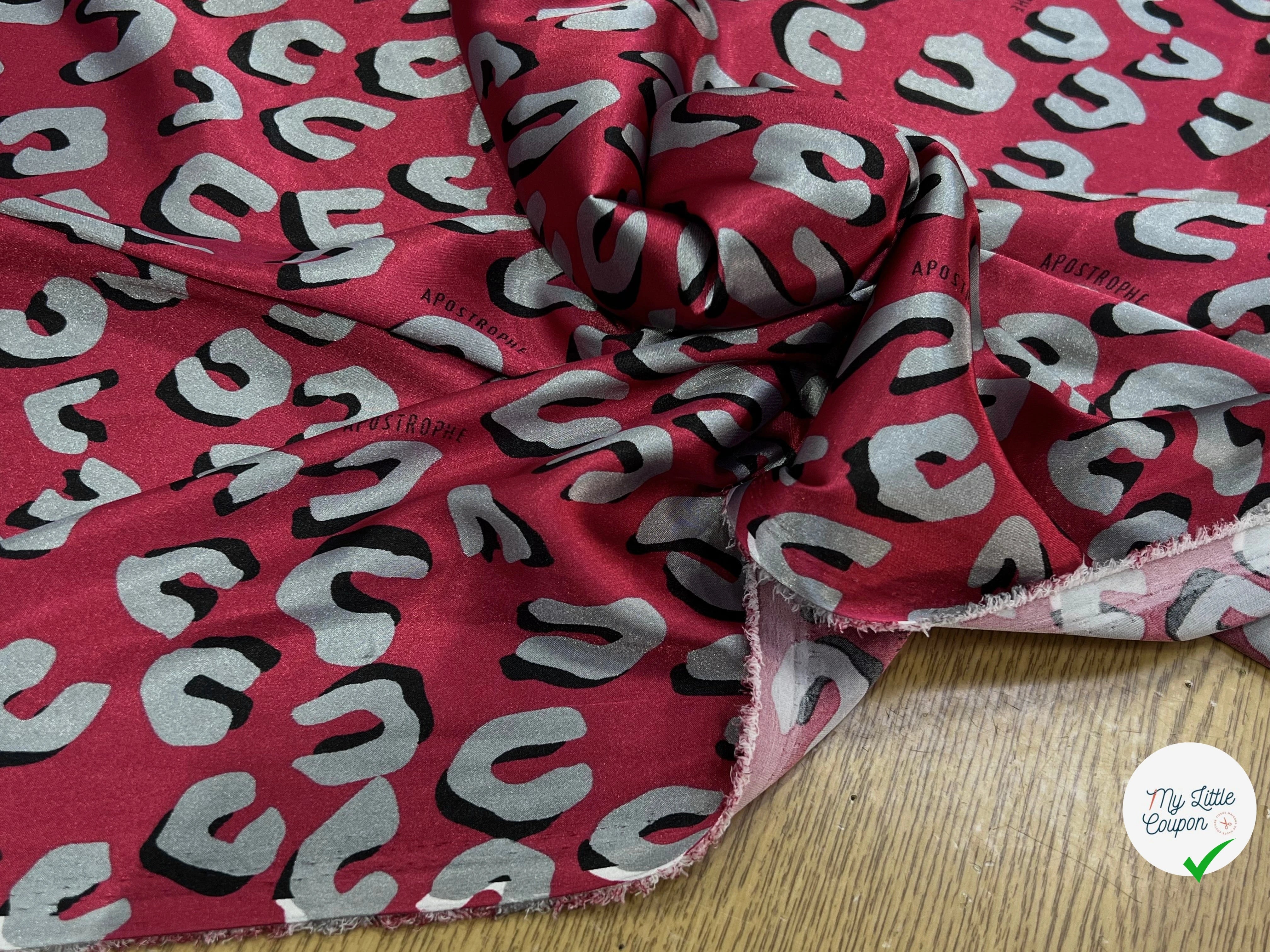 SATIN STRETCH ROUGE MOTIFS GRIS - My Little Coupon