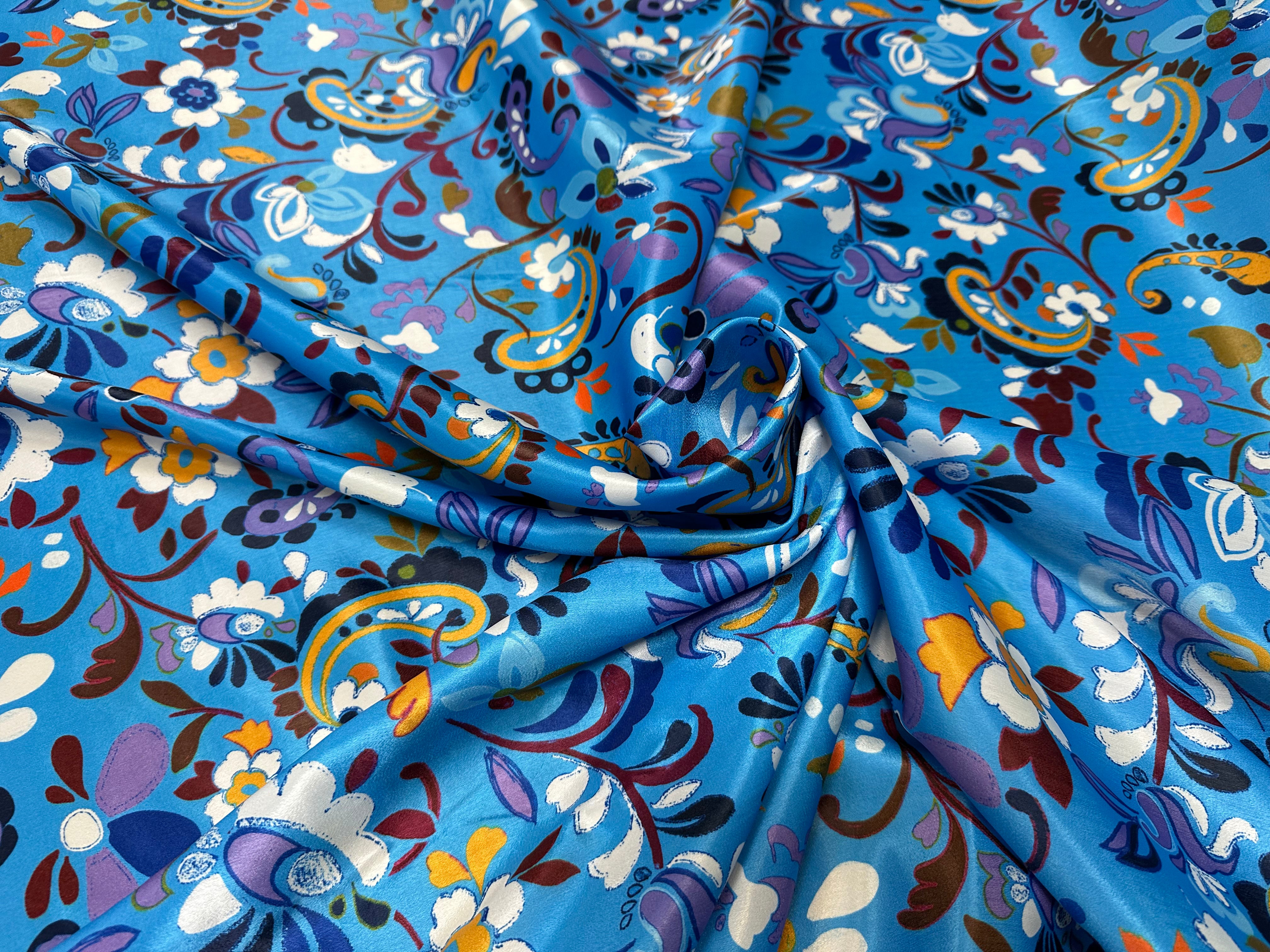 SATIN VELOUTÉ DE JOLIES FLEURS FOND BLEU - My Little Coupon