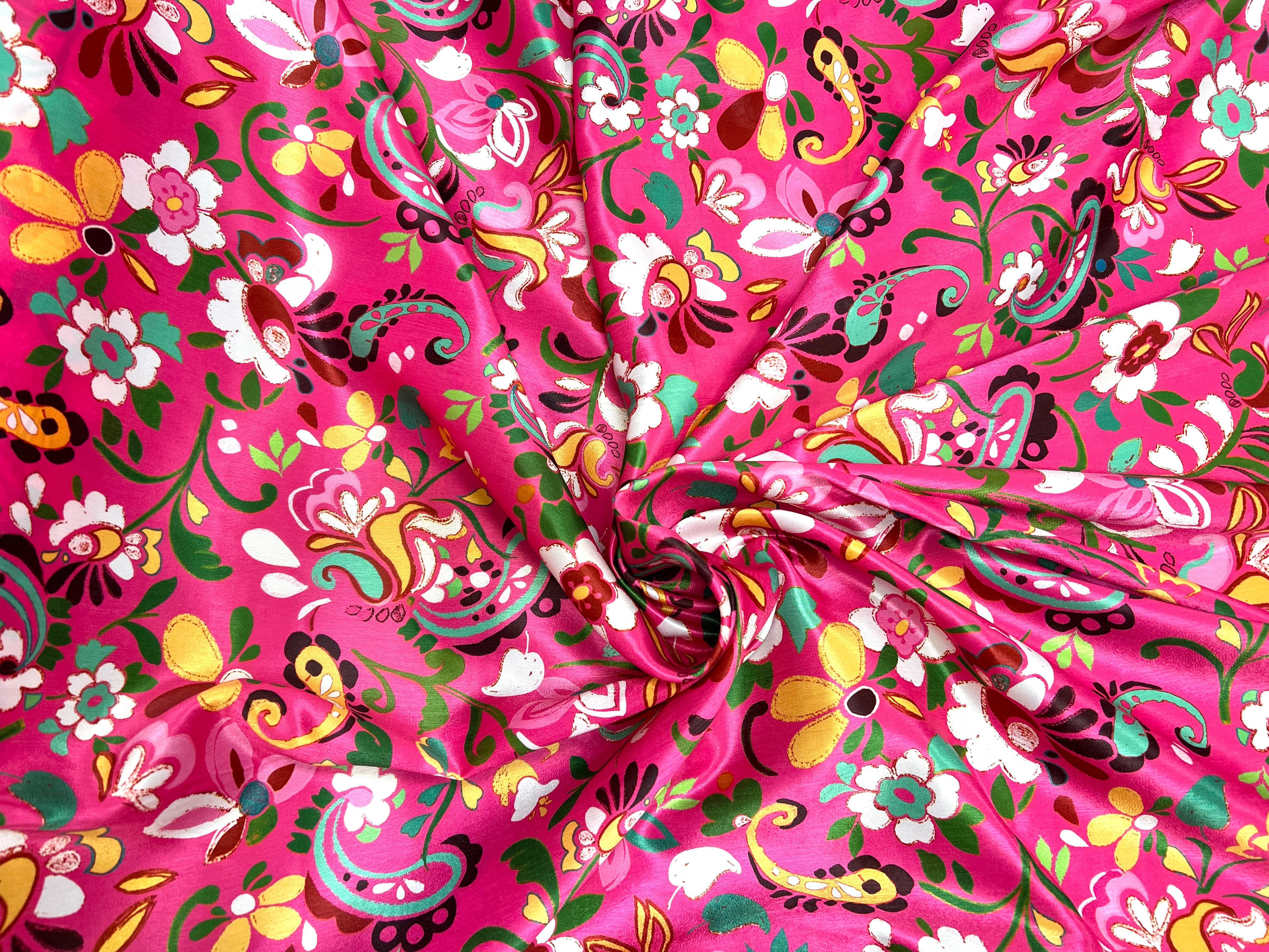 SATIN VELOUTÉ DE JOLIES FLEURS FOND ROSE - My Little Coupon