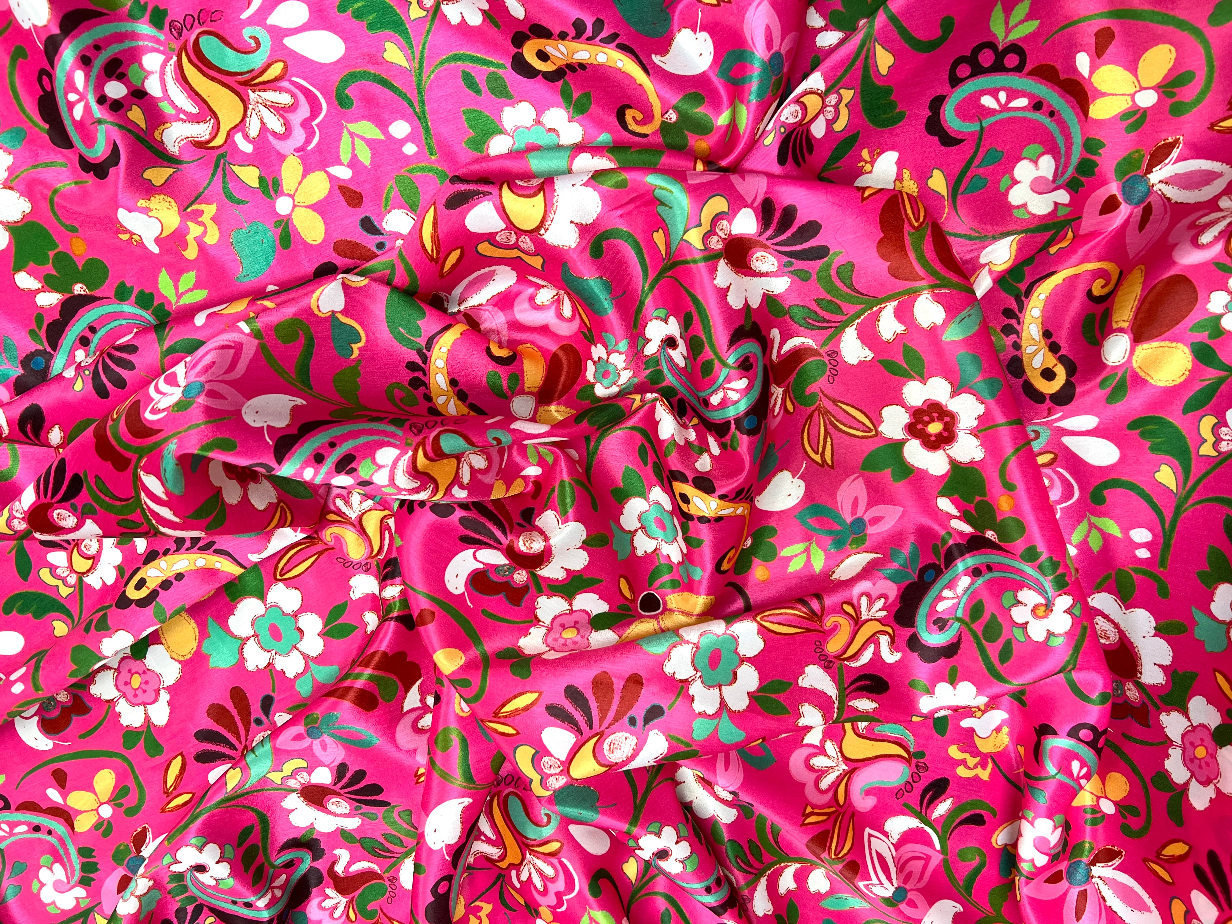 SATIN VELOUTÉ DE JOLIES FLEURS FOND ROSE - My Little Coupon