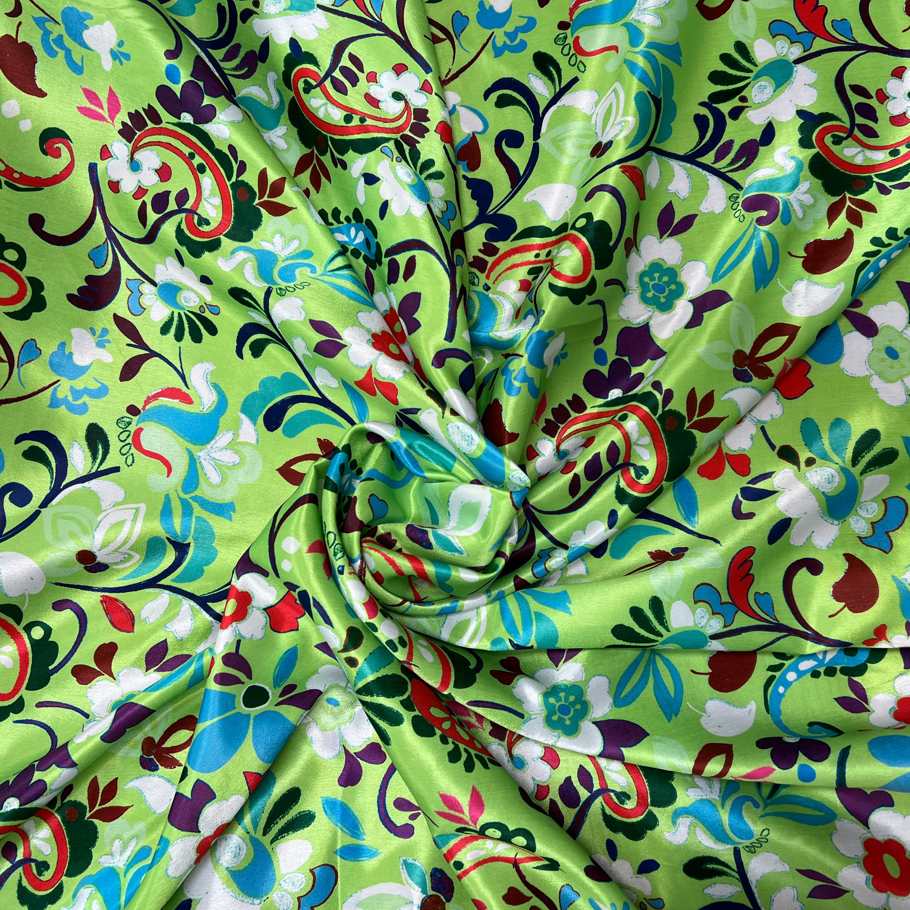 SATIN VELOUTÉ DE JOLIES FLEURS FOND VERT - My Little Coupon