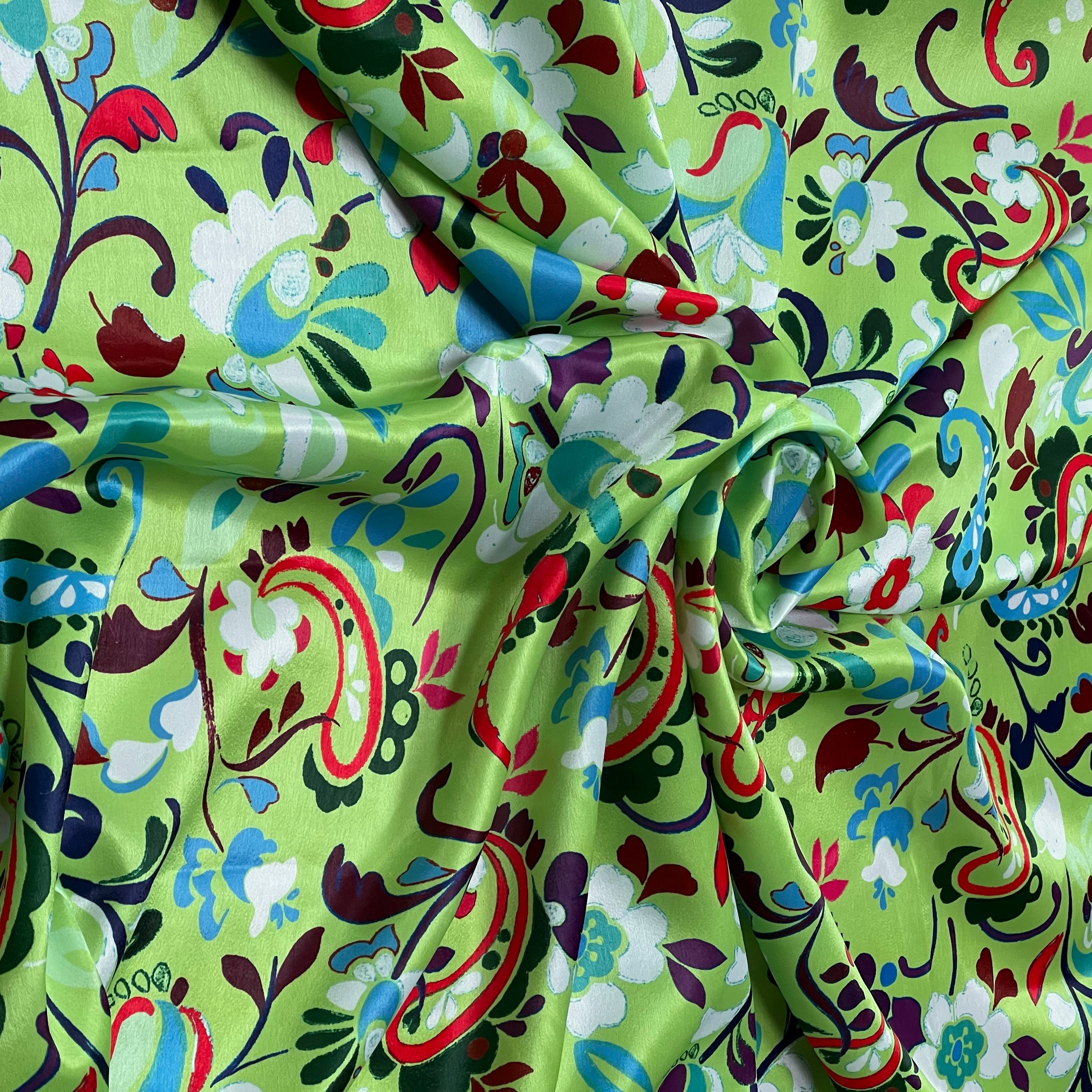 SATIN VELOUTÉ DE JOLIES FLEURS FOND VERT - My Little Coupon