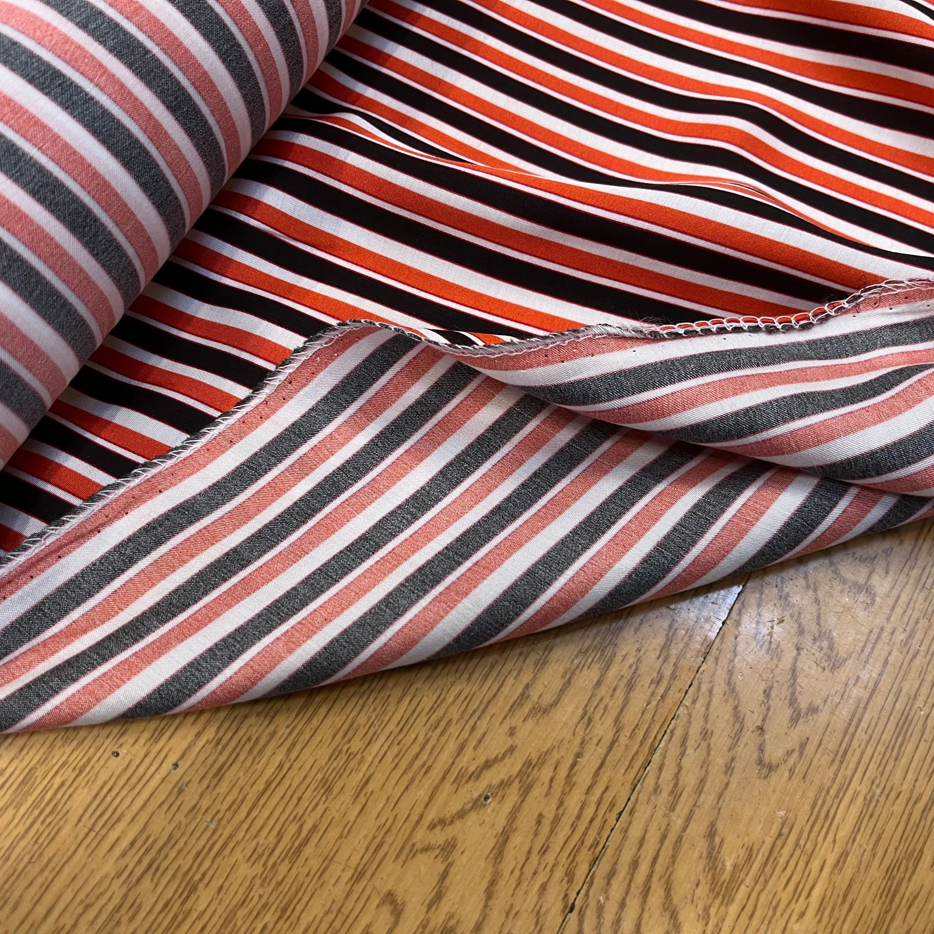 SATIN VISCOSE À RAYURES MULTICOLORES 134CM - My Little Coupon