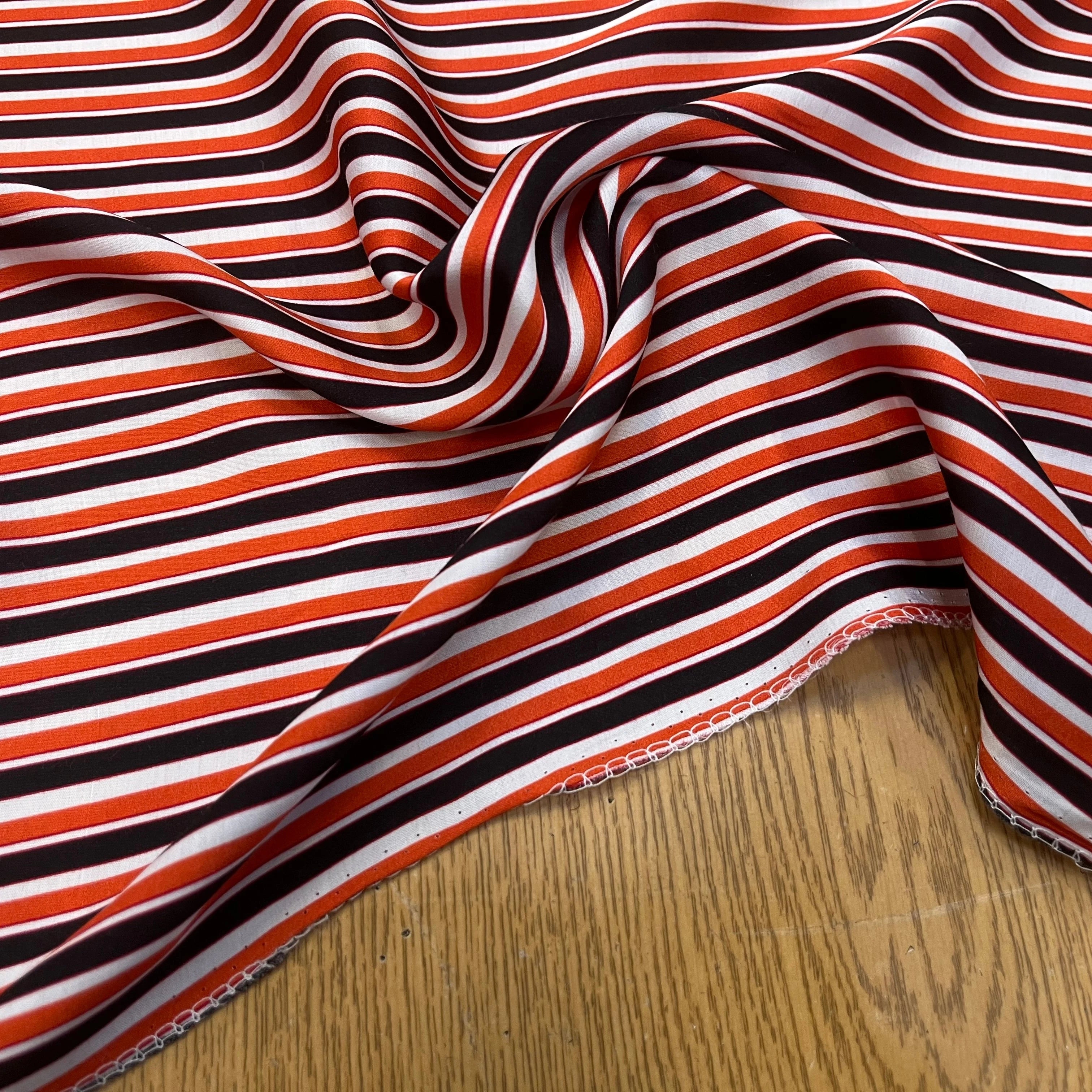 SATIN VISCOSE À RAYURES MULTICOLORES 134CM - My Little Coupon