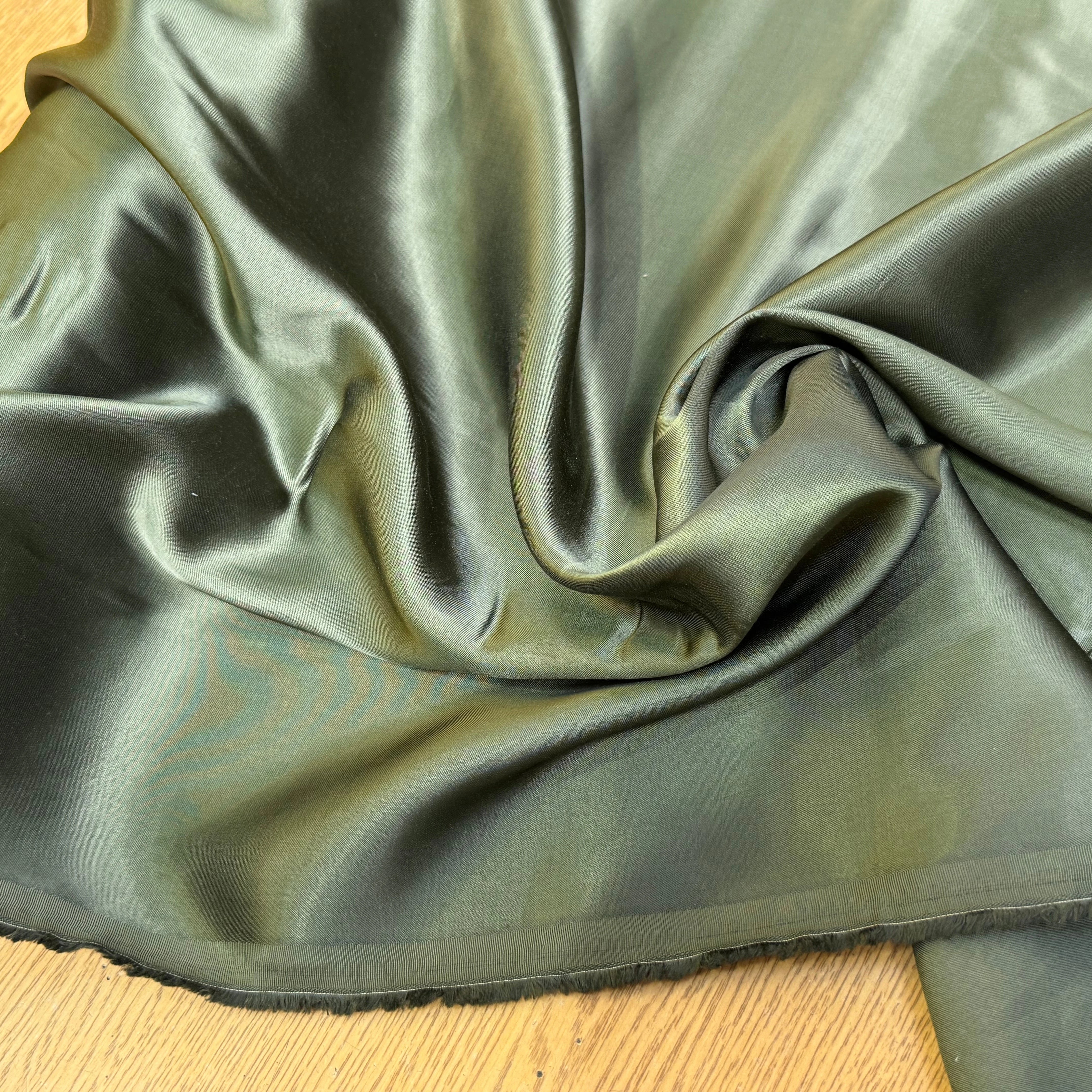 SATIN VISCOSE VERT KAKI TOMBÉ FLUIDE - My Little Coupon