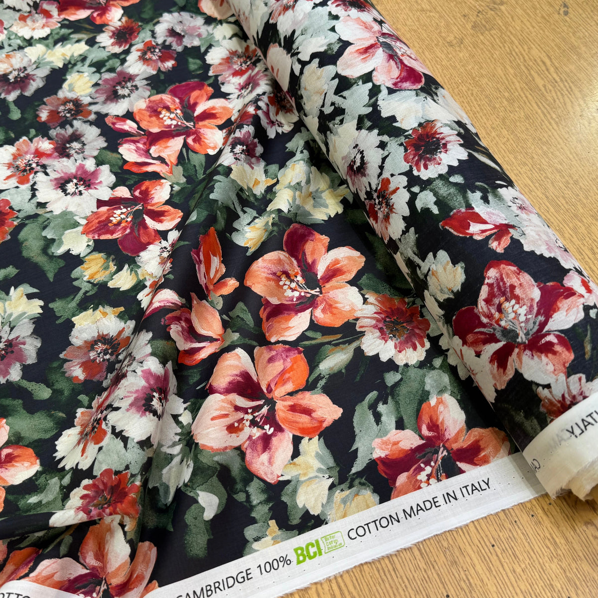 SATIN VOILE DE COTON ÉMERISE PREMIUM FOND NOIR DOUX MADE IN ITALY - My Little Coupon