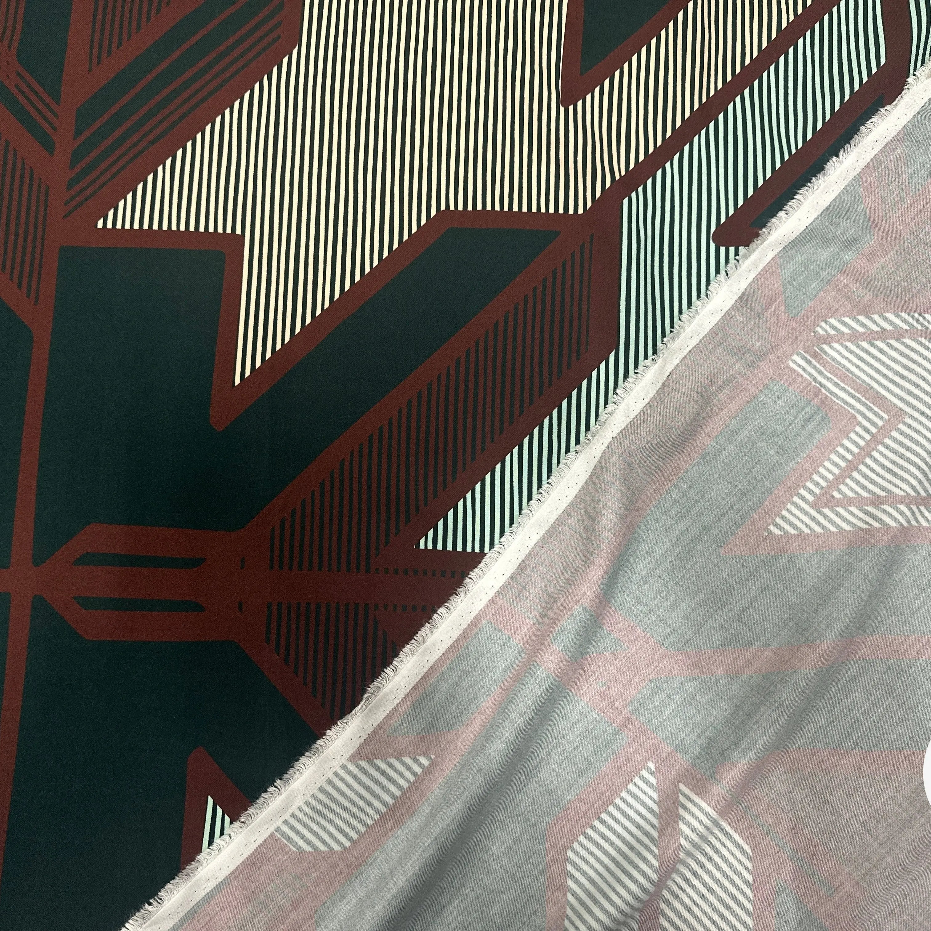 SATINETTE DE COTON FINEMENT SERGÉ CARREAUX 45CM MLC INTERN