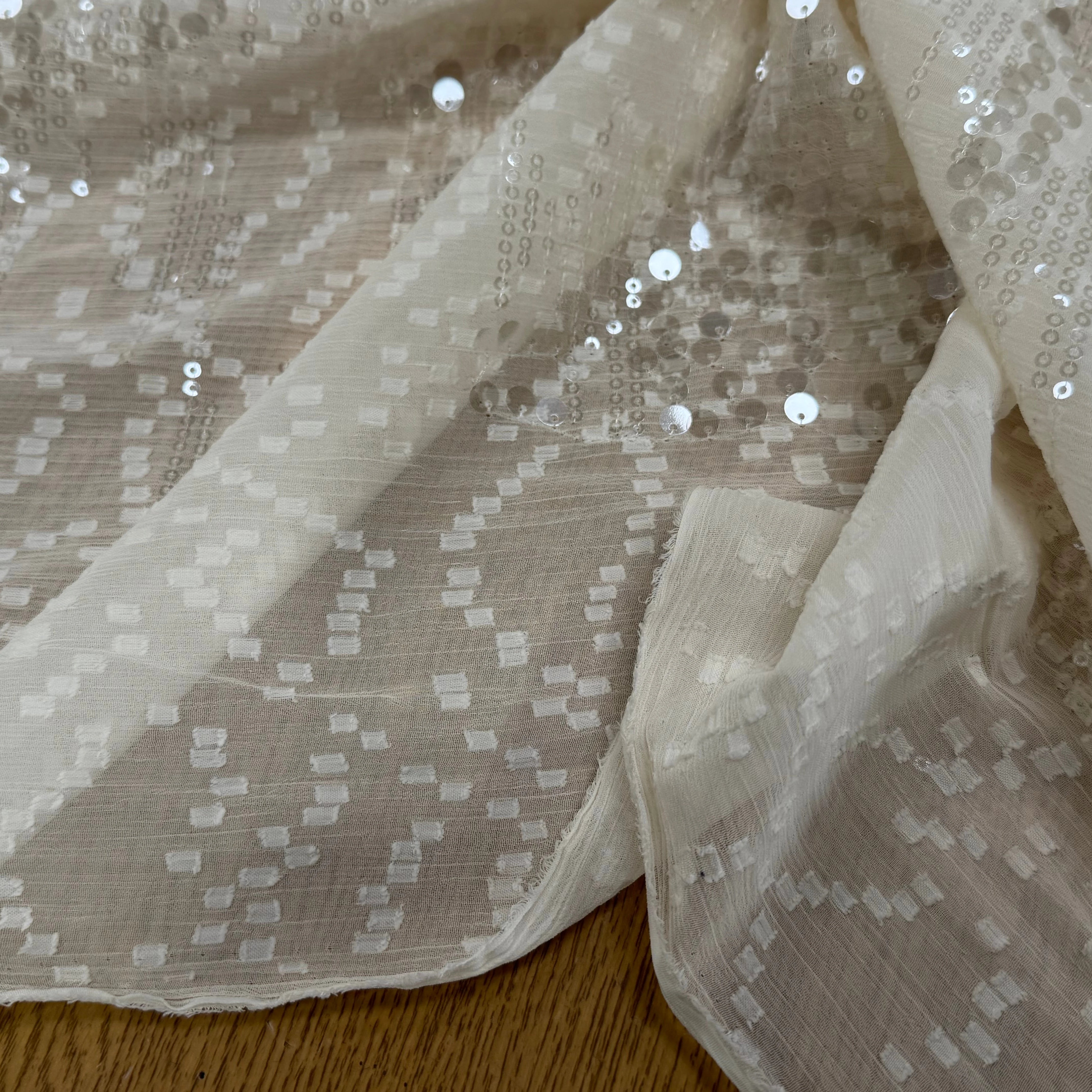 SEQUIN BRODÉ SUR CREPE ÉCRU - My Little Coupon