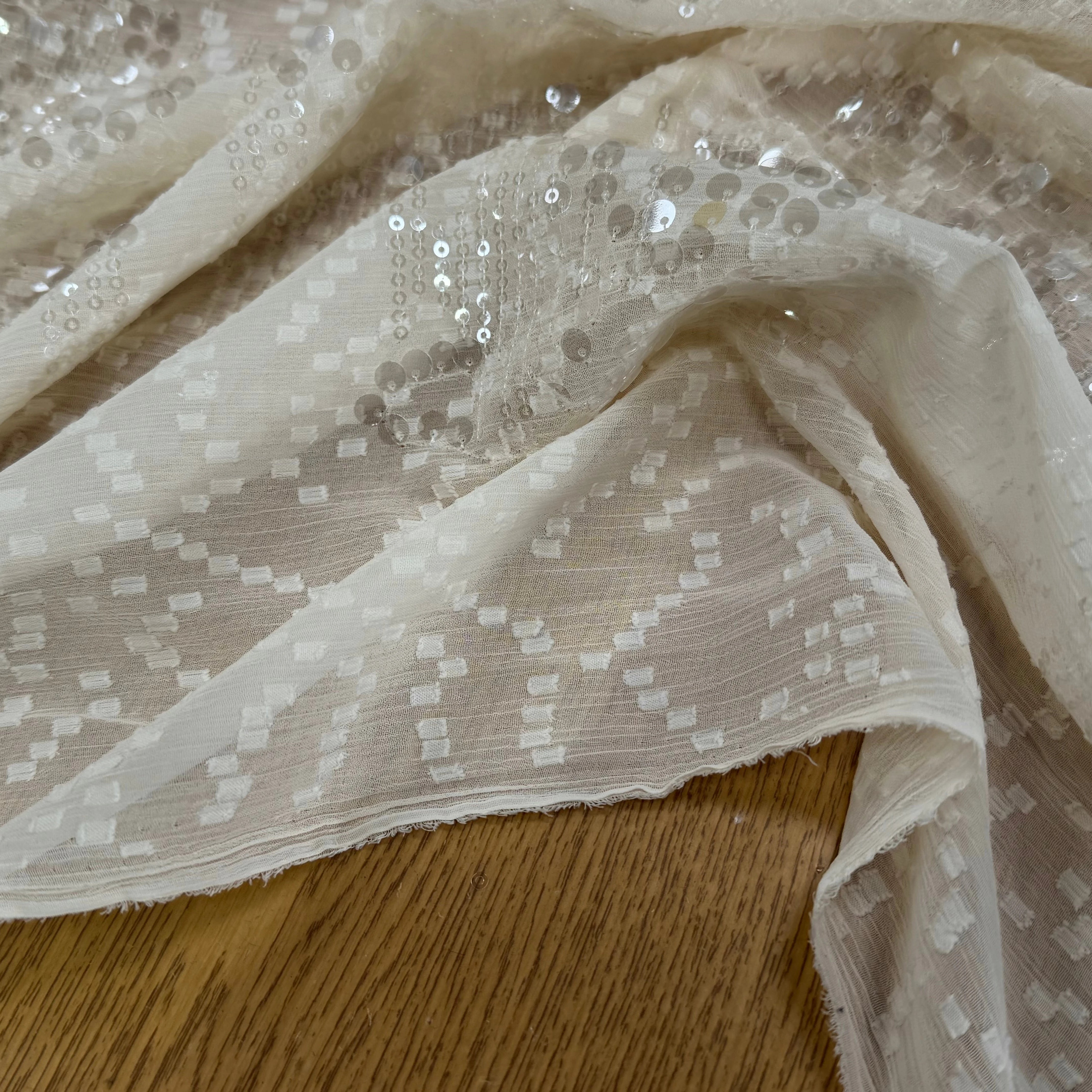 SEQUIN BRODÉ SUR CREPE ÉCRU - My Little Coupon