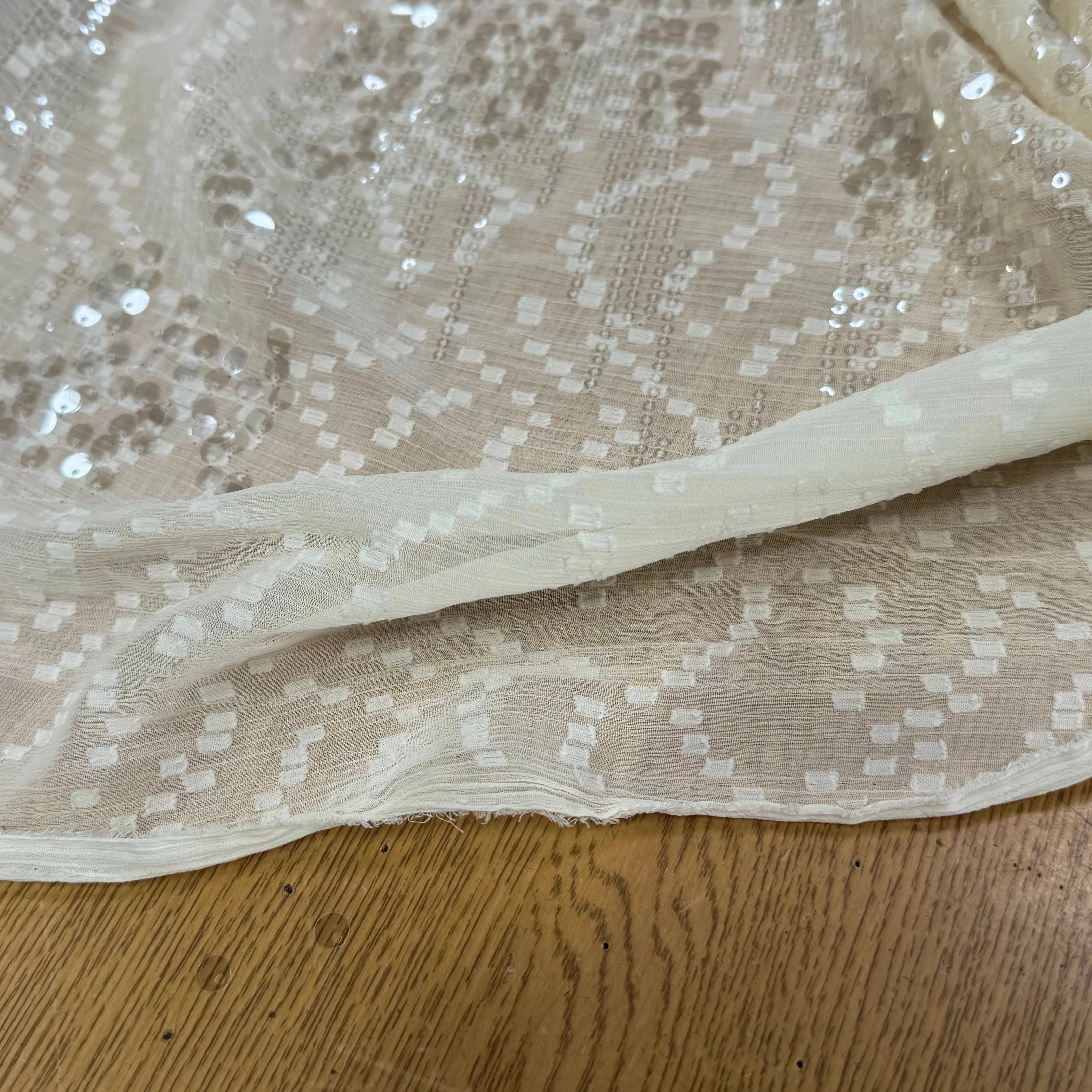 SEQUIN BRODÉ SUR CREPE ÉCRU - My Little Coupon