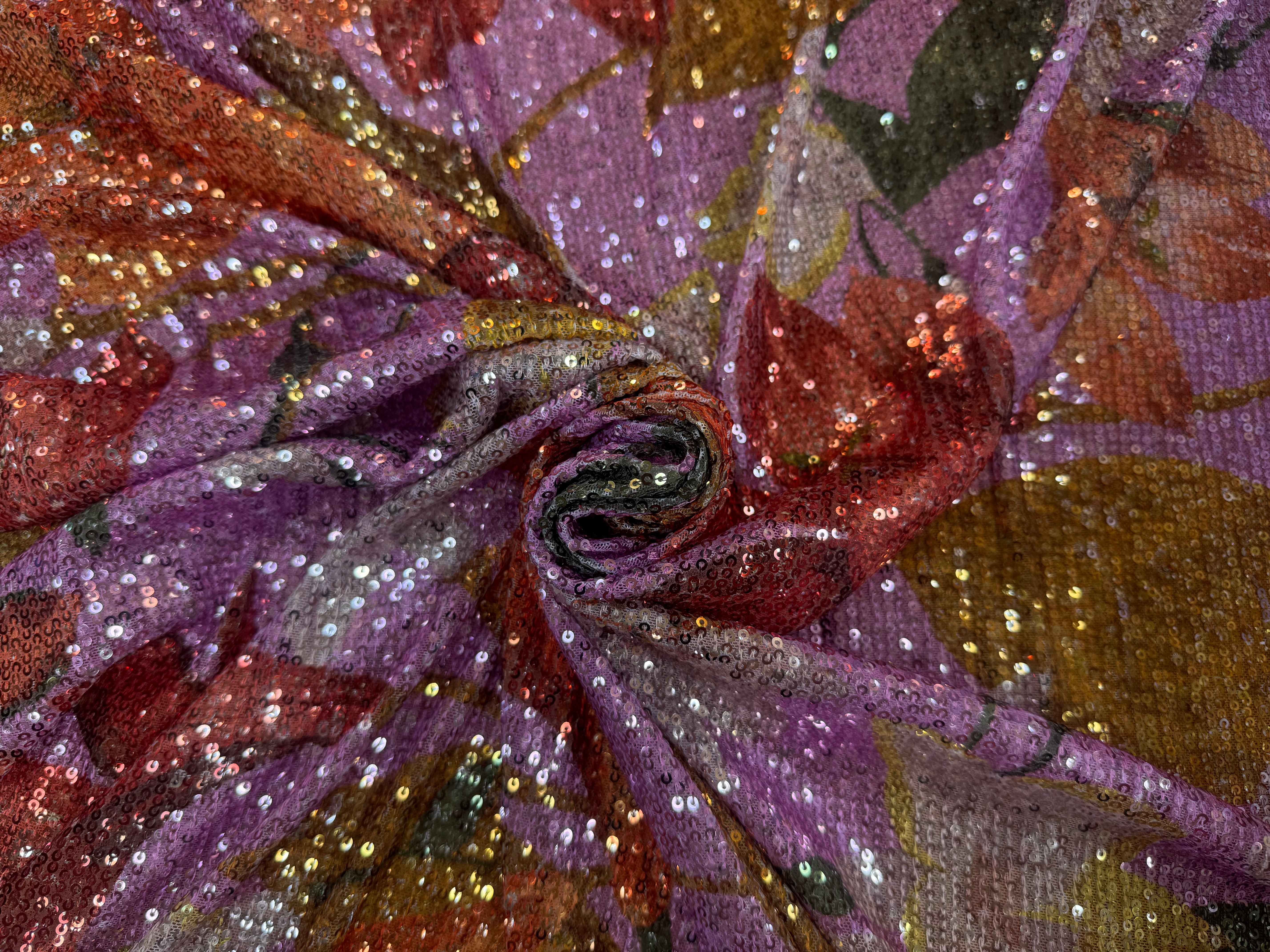 SEQUIN FOND ROSE MOTIFS FLEURS JAUNE ORANGE ET VERT - My Little Coupon