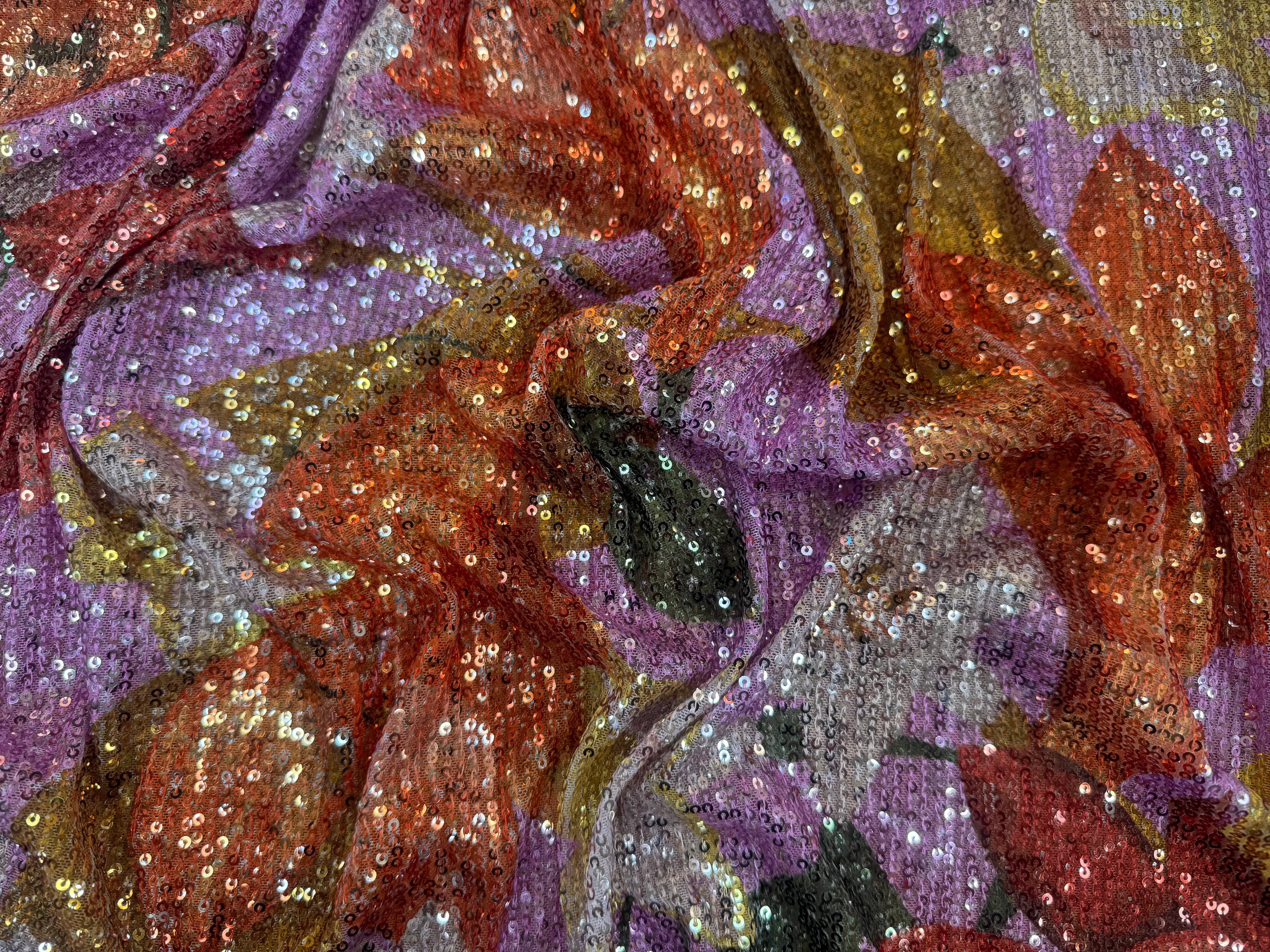 SEQUIN FOND ROSE MOTIFS FLEURS JAUNE ORANGE ET VERT - My Little Coupon