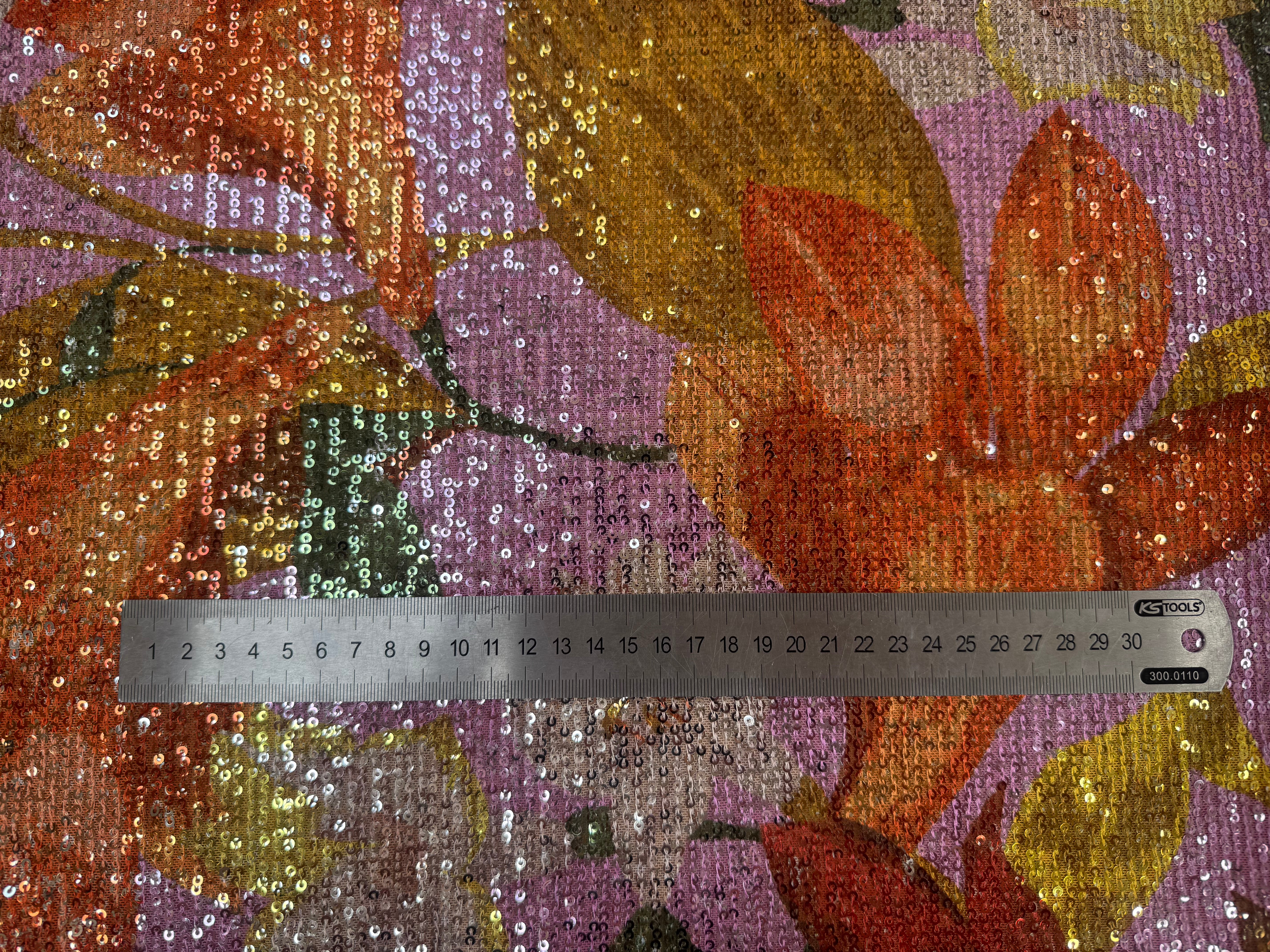 SEQUIN FOND ROSE MOTIFS FLEURS JAUNE ORANGE ET VERT - My Little Coupon