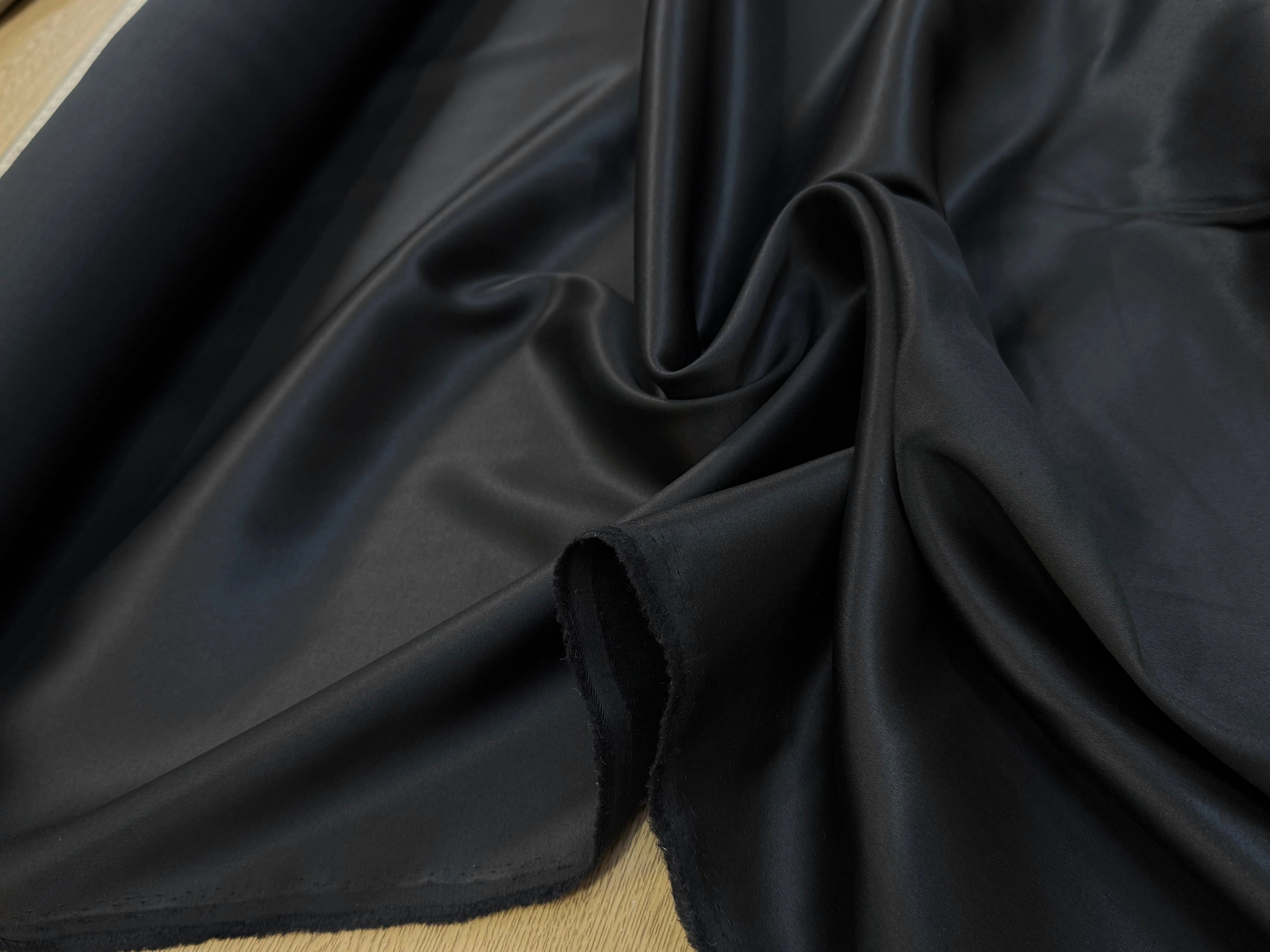 SERGÉ DE LAINE ENVERS SATIN BELLE TENUE NOIR STRETCH - My Little Coupon
