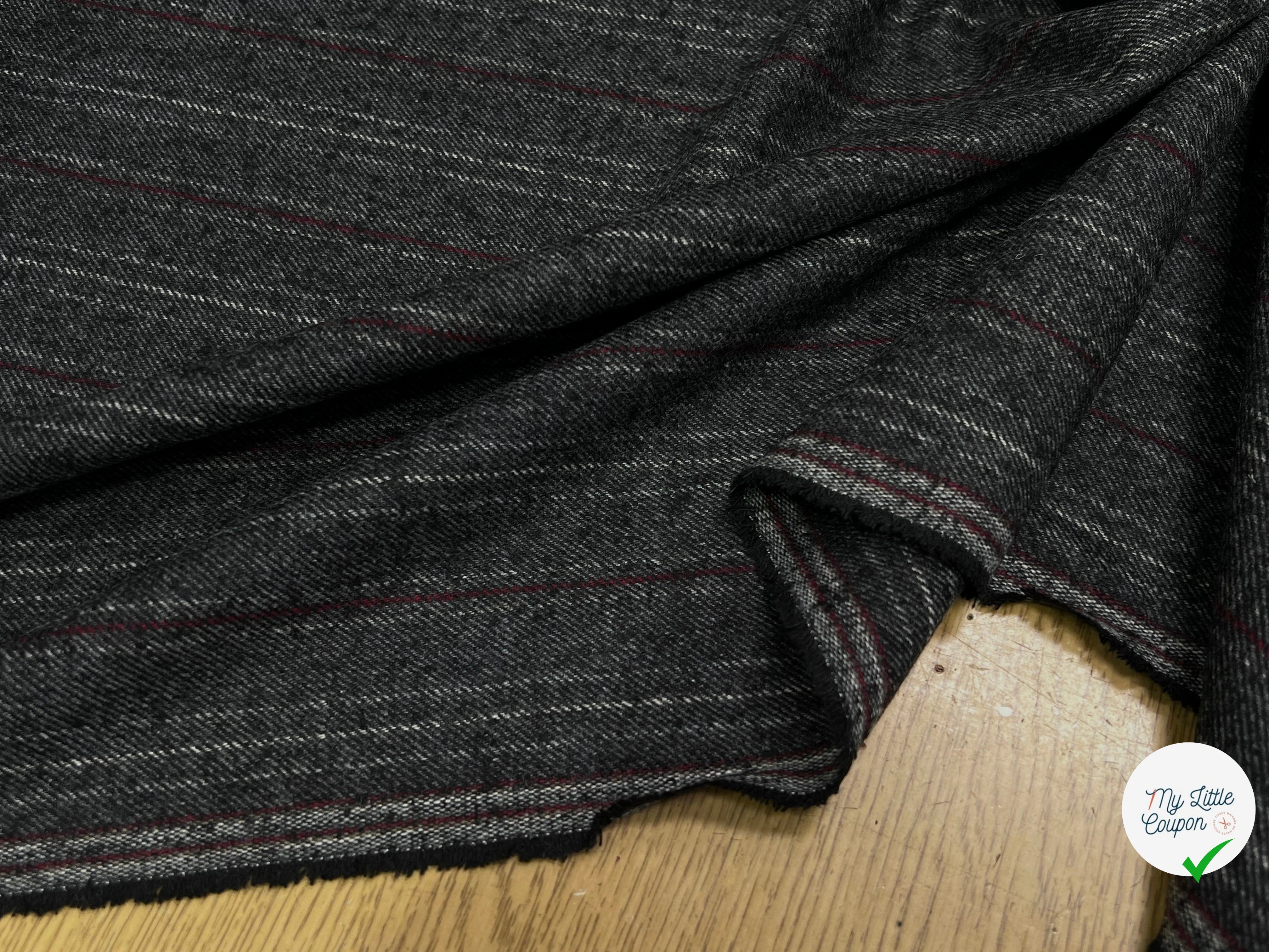 SERGÉ DE LAINE VISCOSE GRIS RAYURES ROUGE ET BLANC 31% LAINE 27% VISCOSE - My Little Coupon