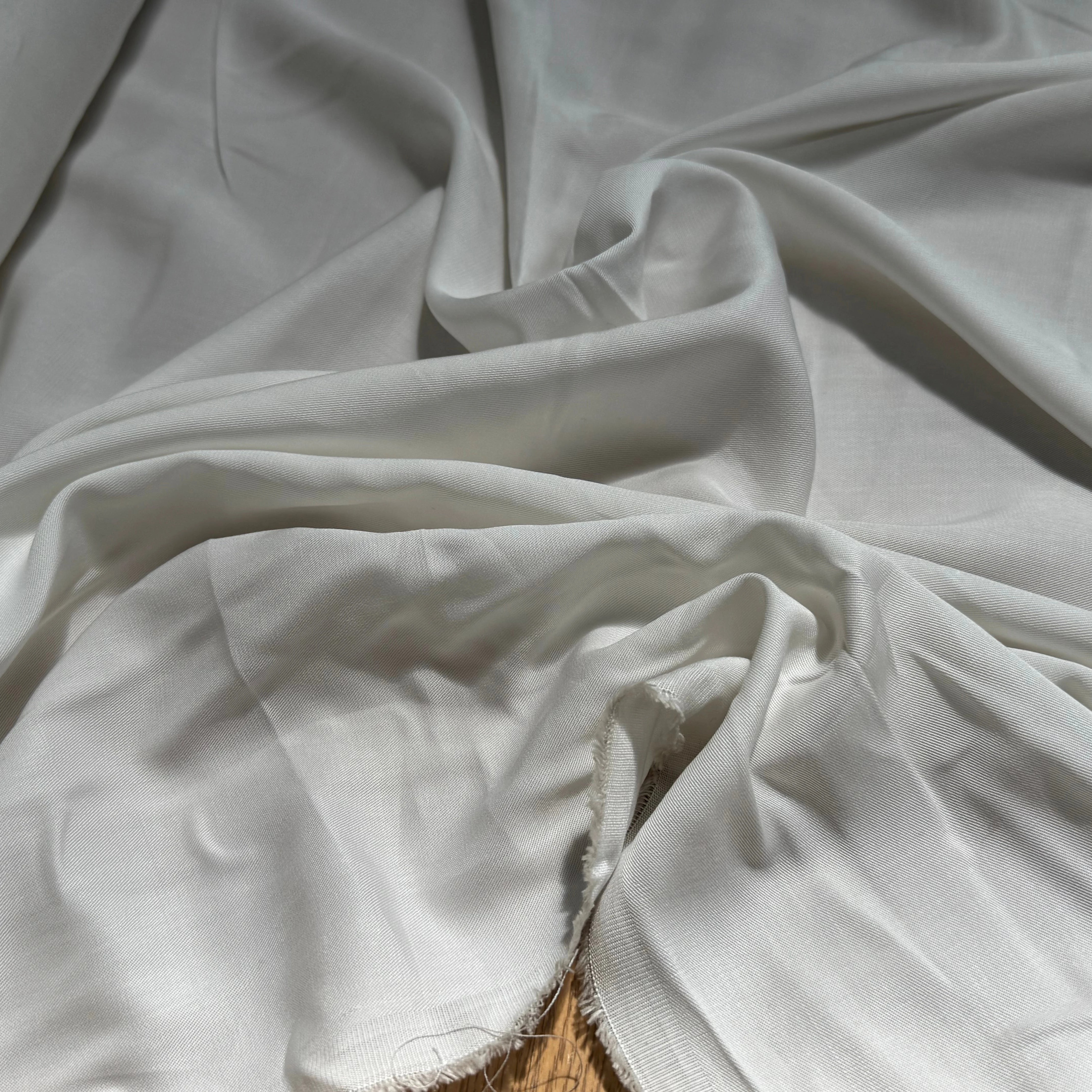 SERGÉ VISCOSE BEAU TOMBÉ BLANC CASSÉ - My Little Coupon