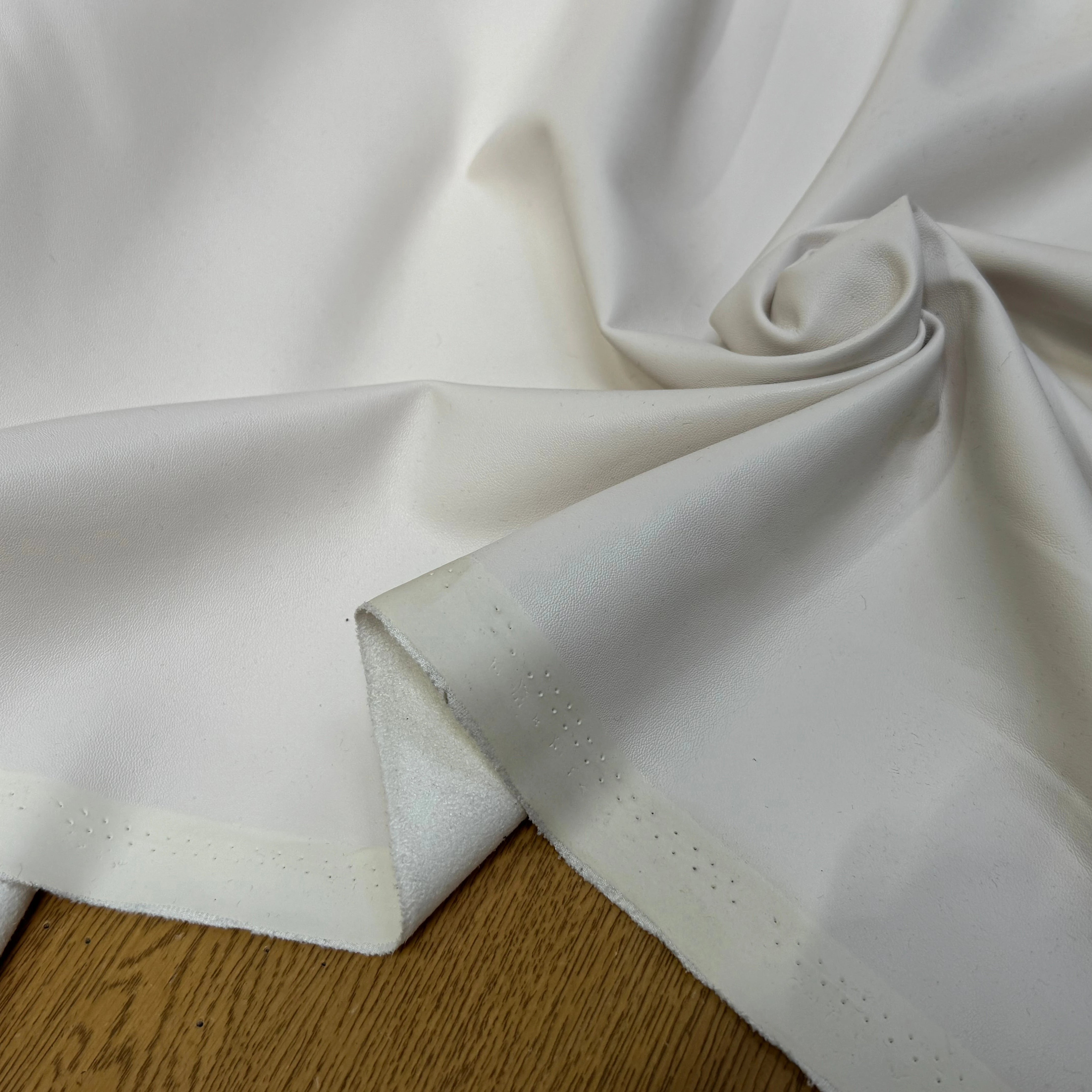 SIMILICUIR SOUPLE ENDROIT DOUX BLANC CASSÉ STRETCH - My Little Coupon
