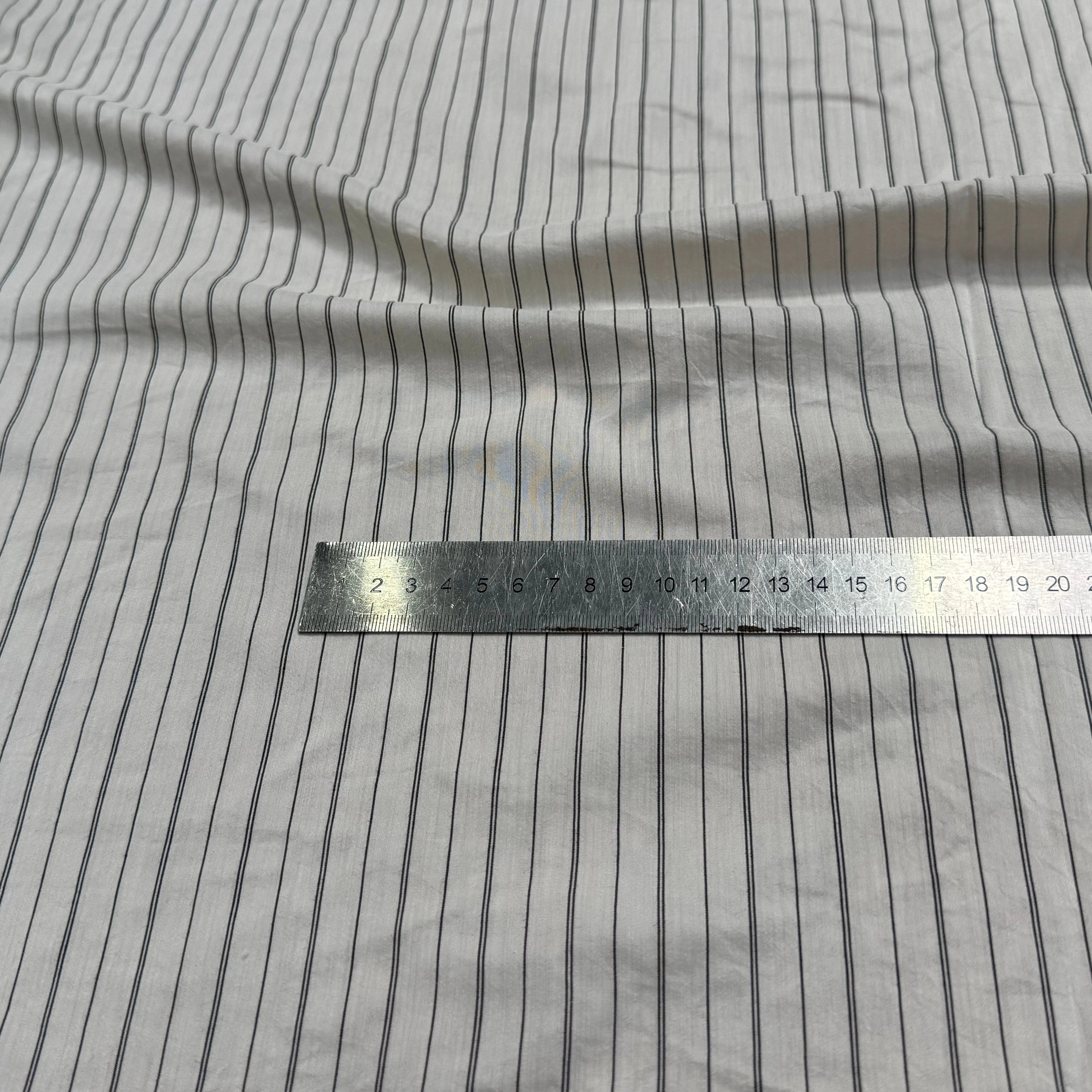 SOIE FLUIDE RAYURES NOIRES SUR FOND ÉCRU - My Little Coupon