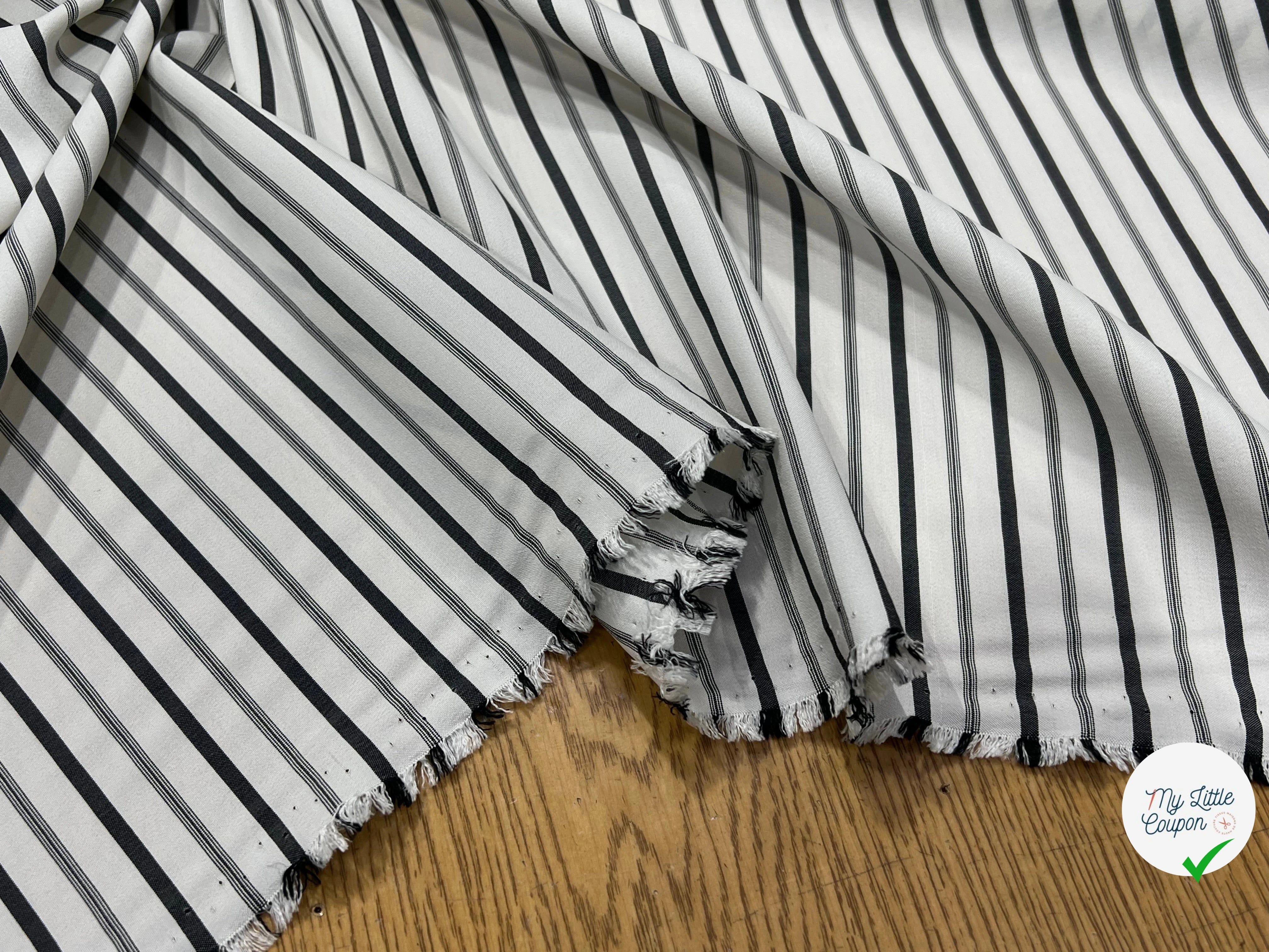 SOIE LÉGÈREMENT SATINÉ BLANC (CASSÉ) GROSSES RAYURES NOIRE 100% SOIE - My Little Coupon