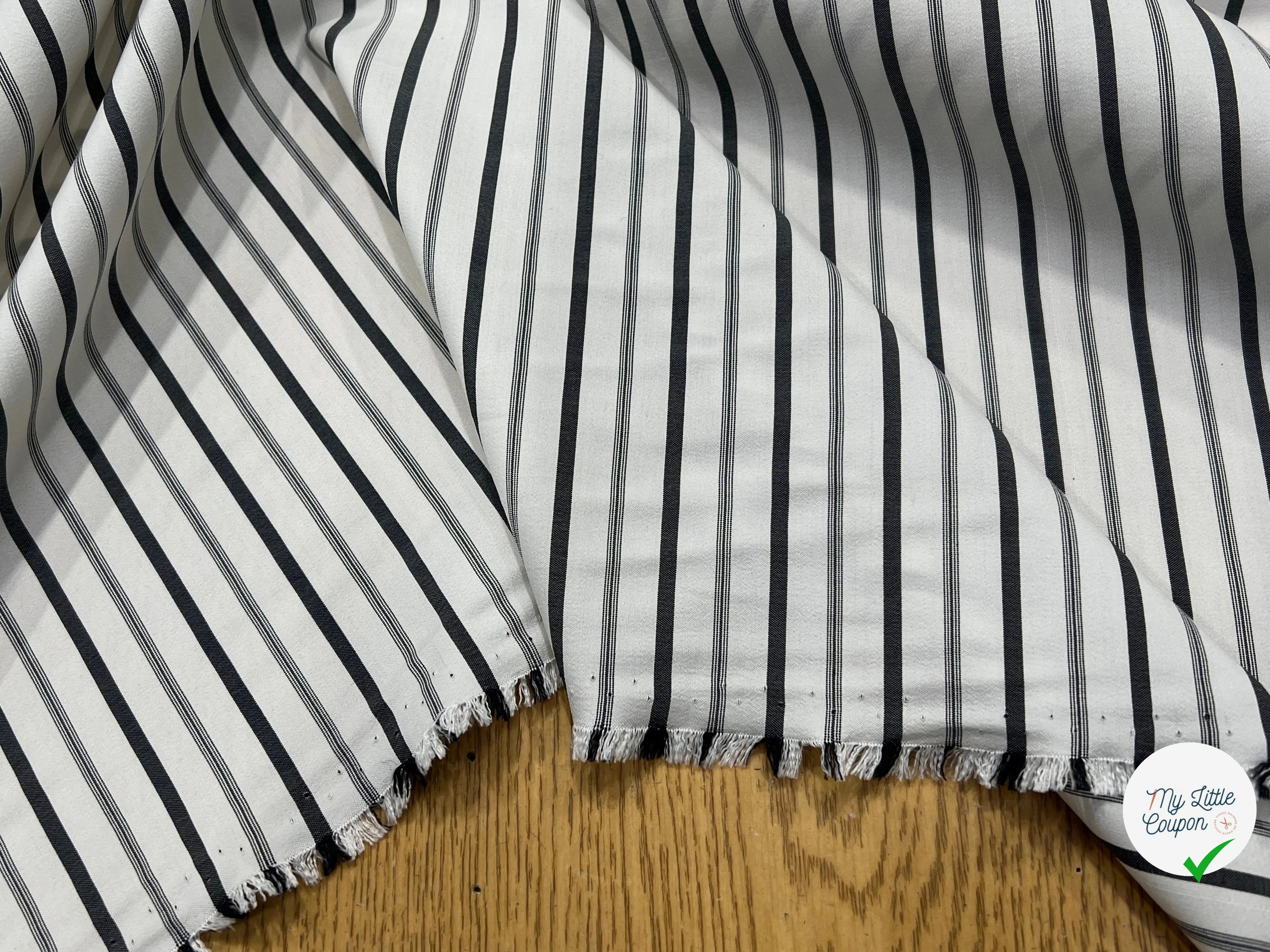 SOIE LÉGÈREMENT SATINÉ BLANC (CASSÉ) GROSSES RAYURES NOIRE 100% SOIE - My Little Coupon