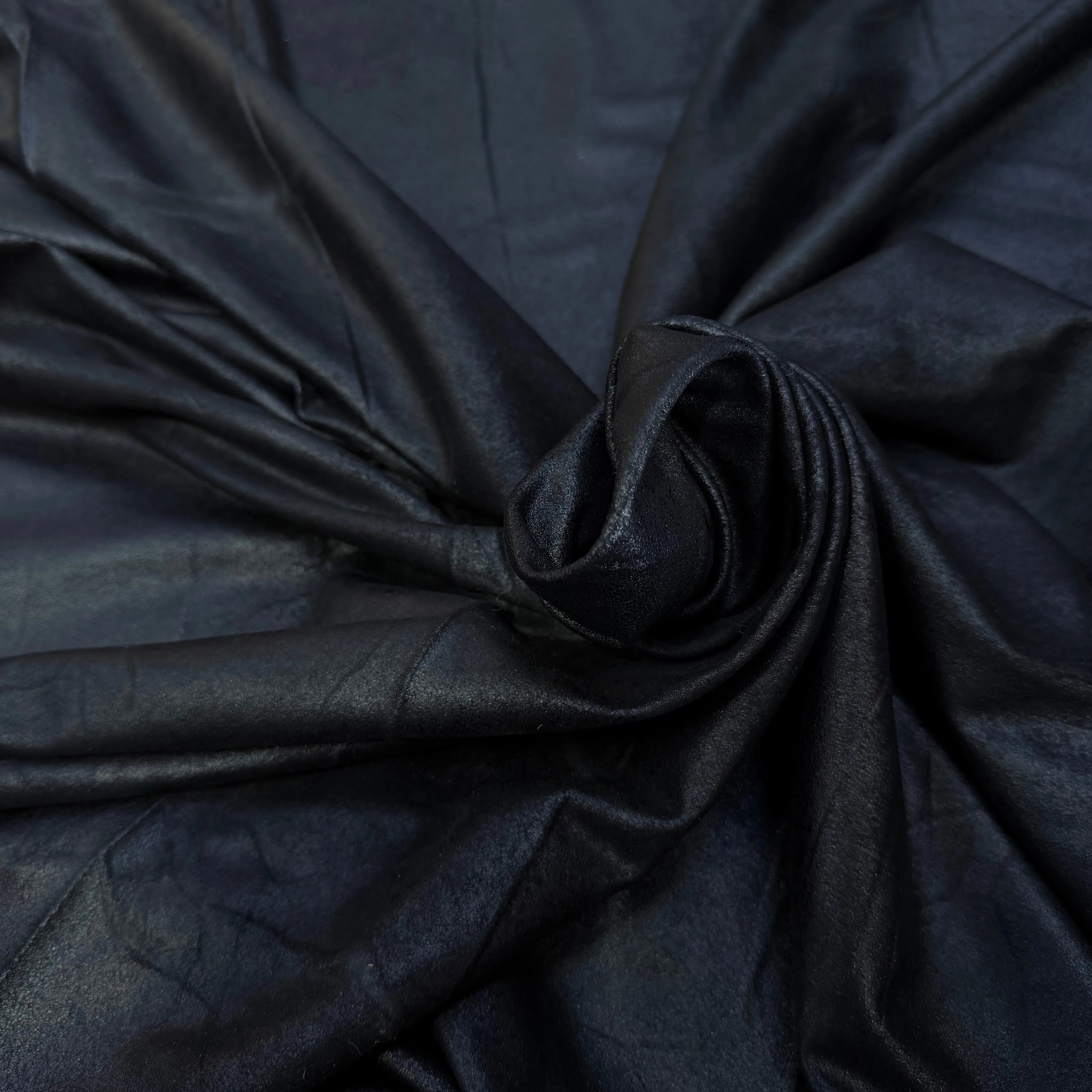 SUEDINE STRETCH NOIR EFFET CRAQUELÉ CHIC - My Little Coupon