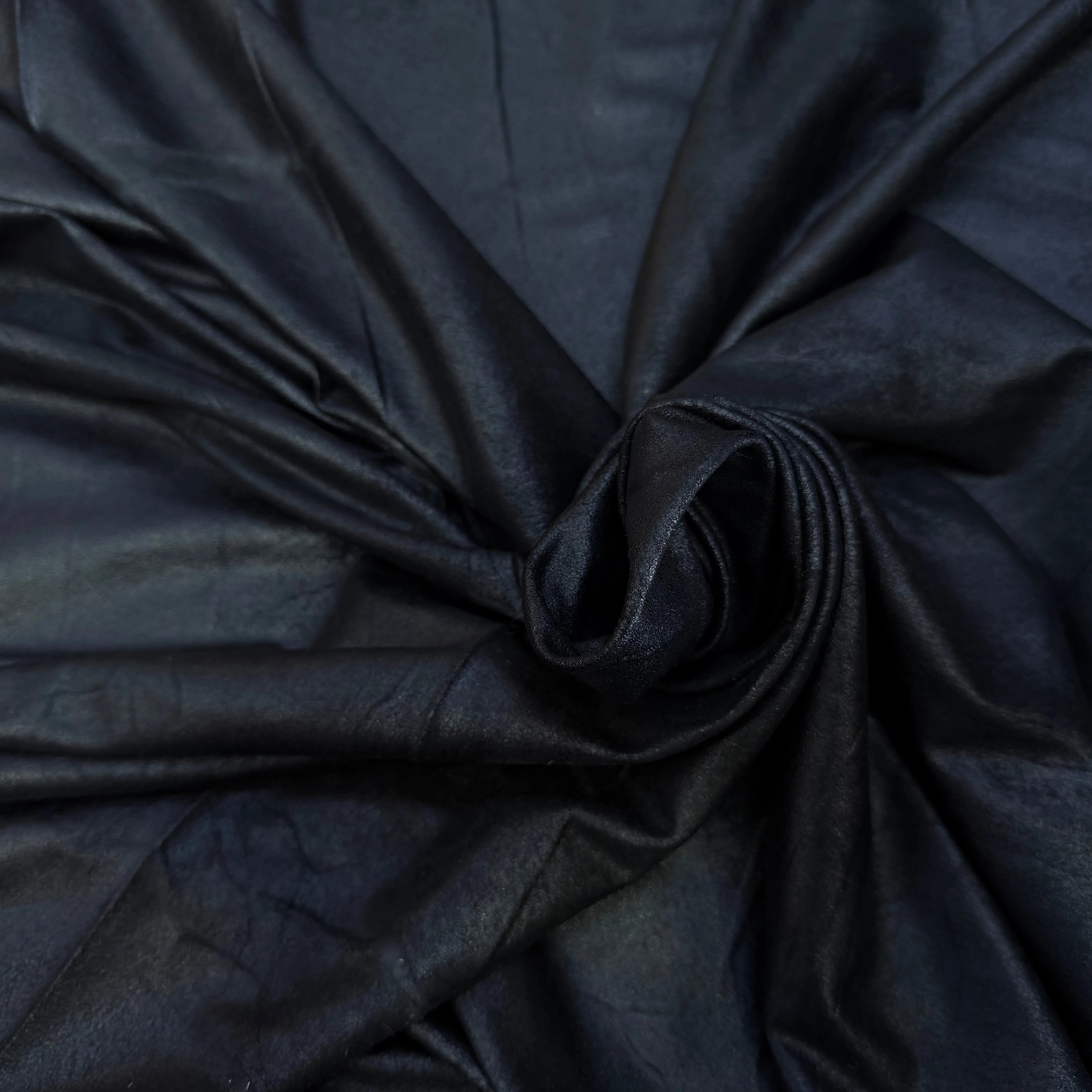 SUEDINE STRETCH NOIR EFFET CRAQUELÉ CHIC - My Little Coupon