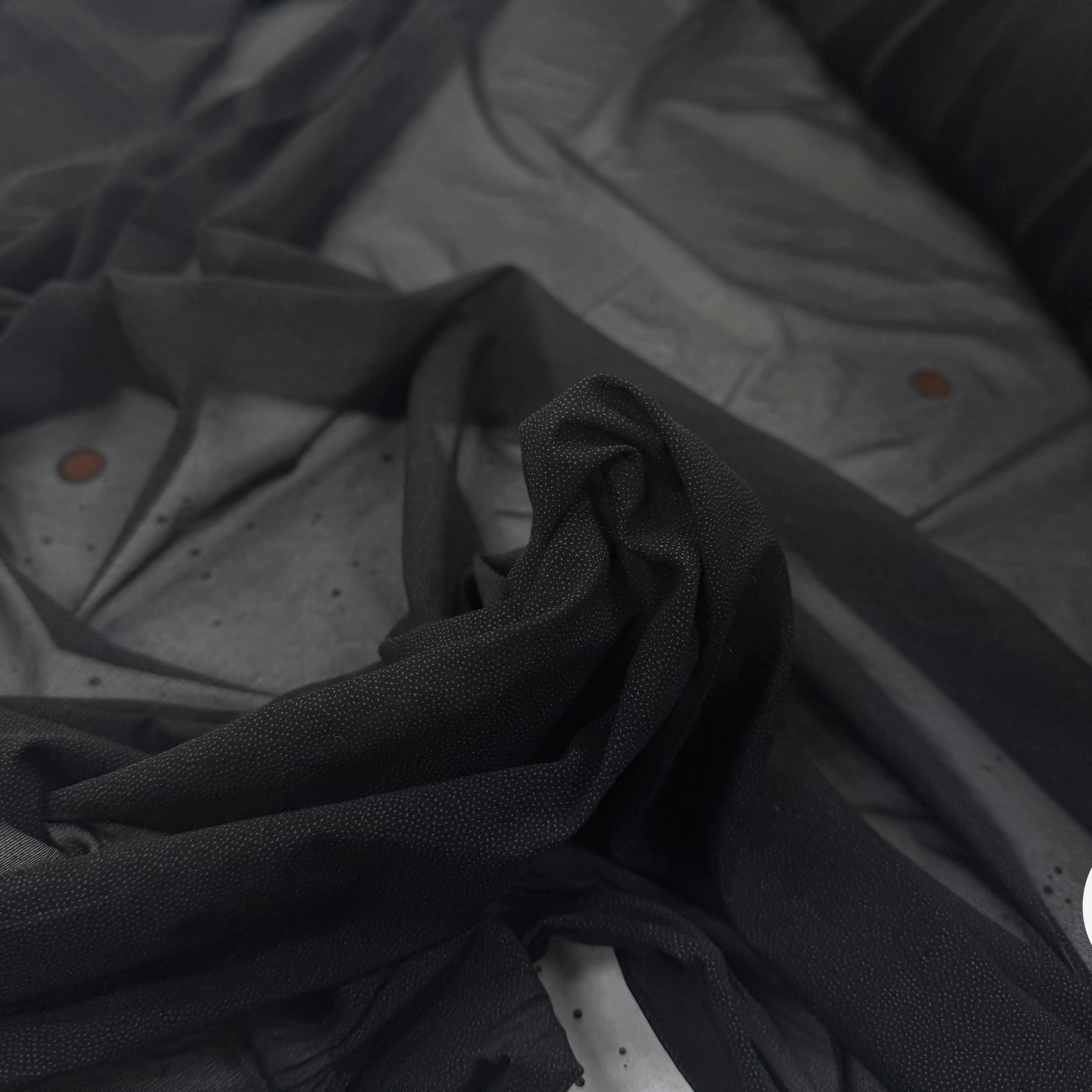 THERMOCOLLANT MAILLE FINE À GRAIN GRANDE LAIZE NOIR - My Little Coupon