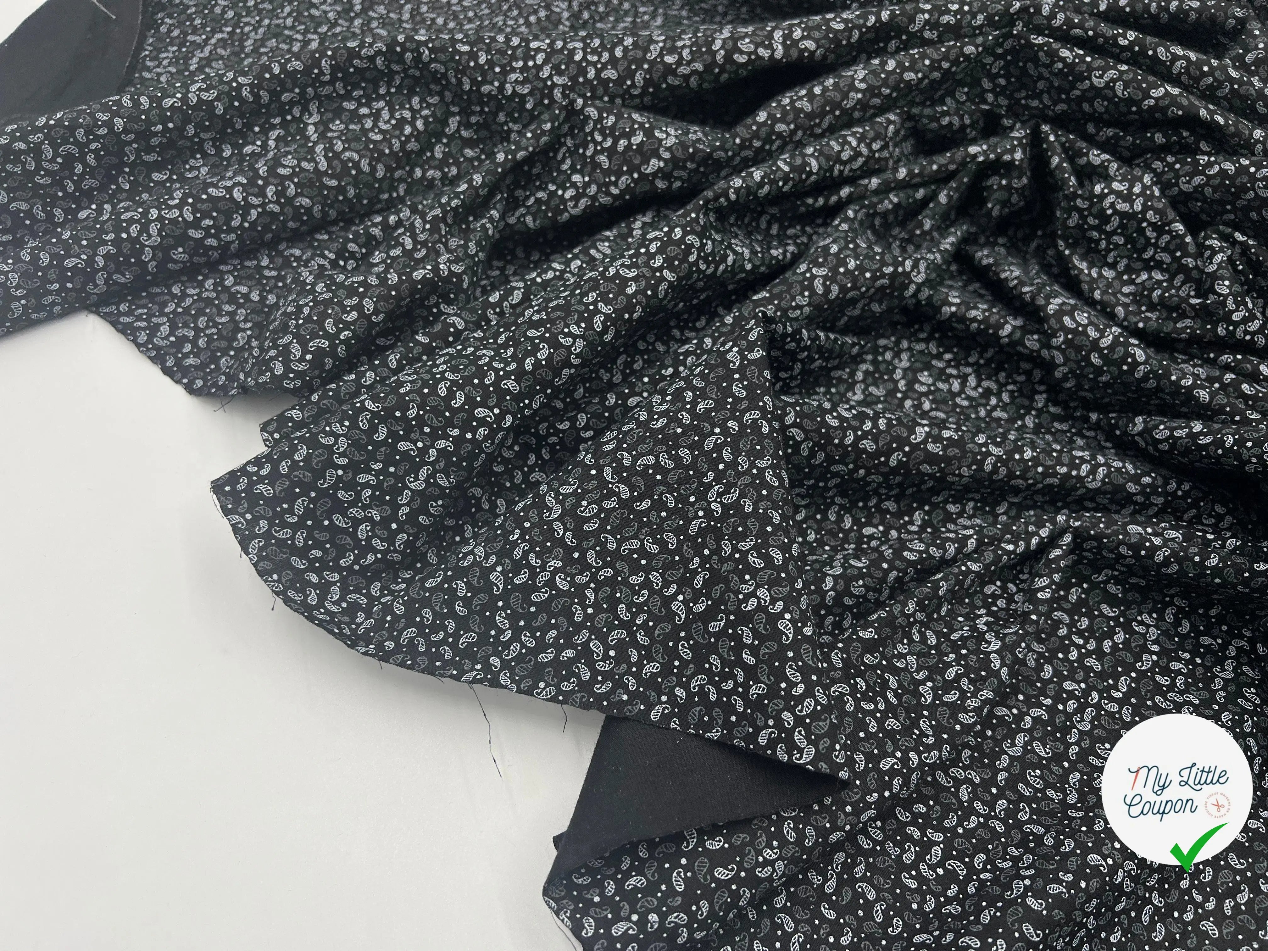 TISSU 100% COTON FERMIÈRE MICRO PAISLEY SUR FOND NOIR - My Little Coupon - tissu - coudre