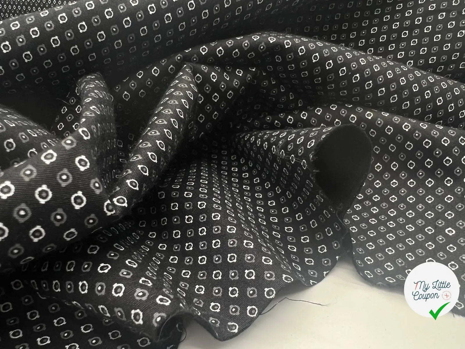 TISSU 100% COTON FERMIÈRE PETITES GOUTTES FOND NOIR - My Little Coupon - tissu - coudre