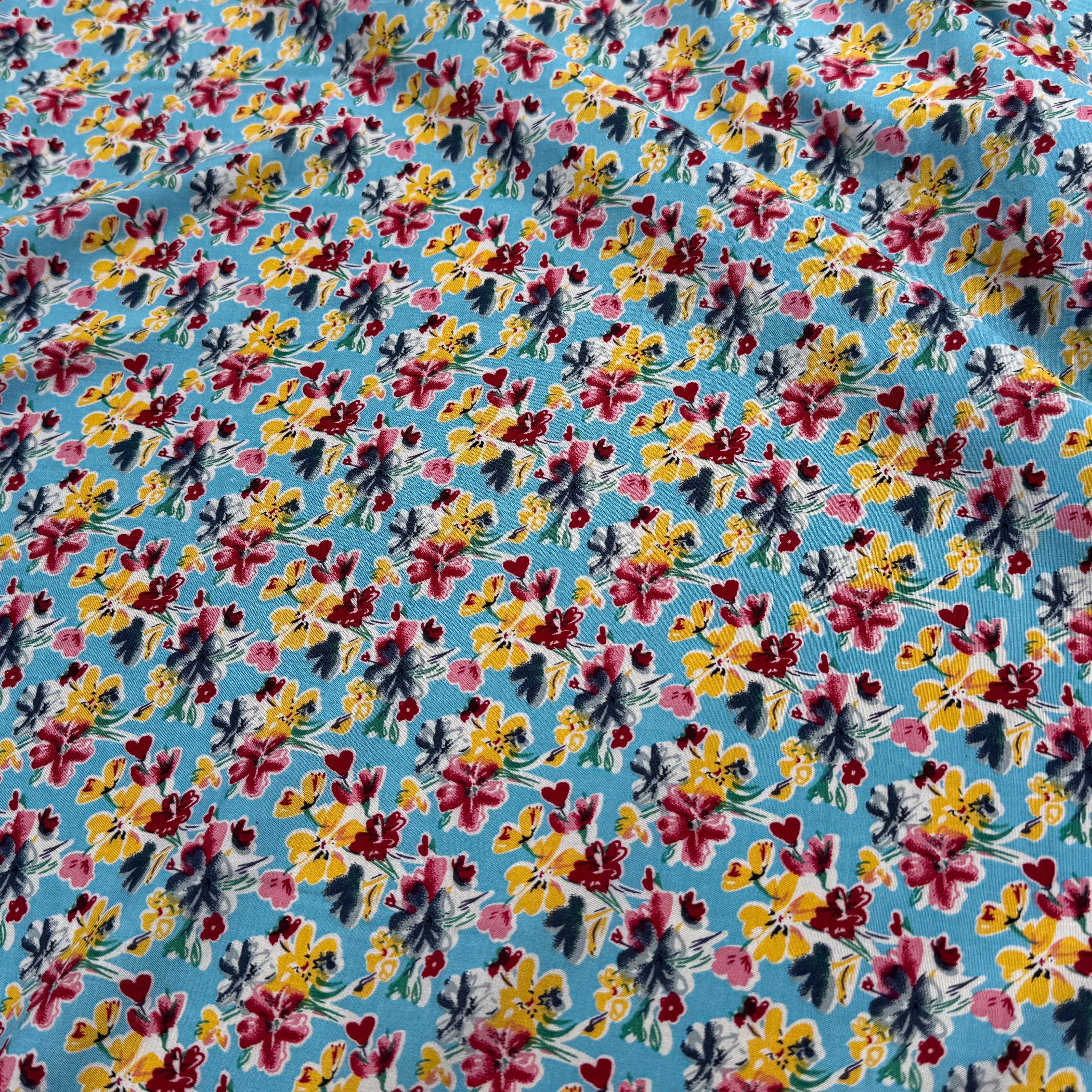 TISSU 100% VISCOSE FOND BLEU CIEL IMPRIMÉ BOUQUETS - My Little Coupon