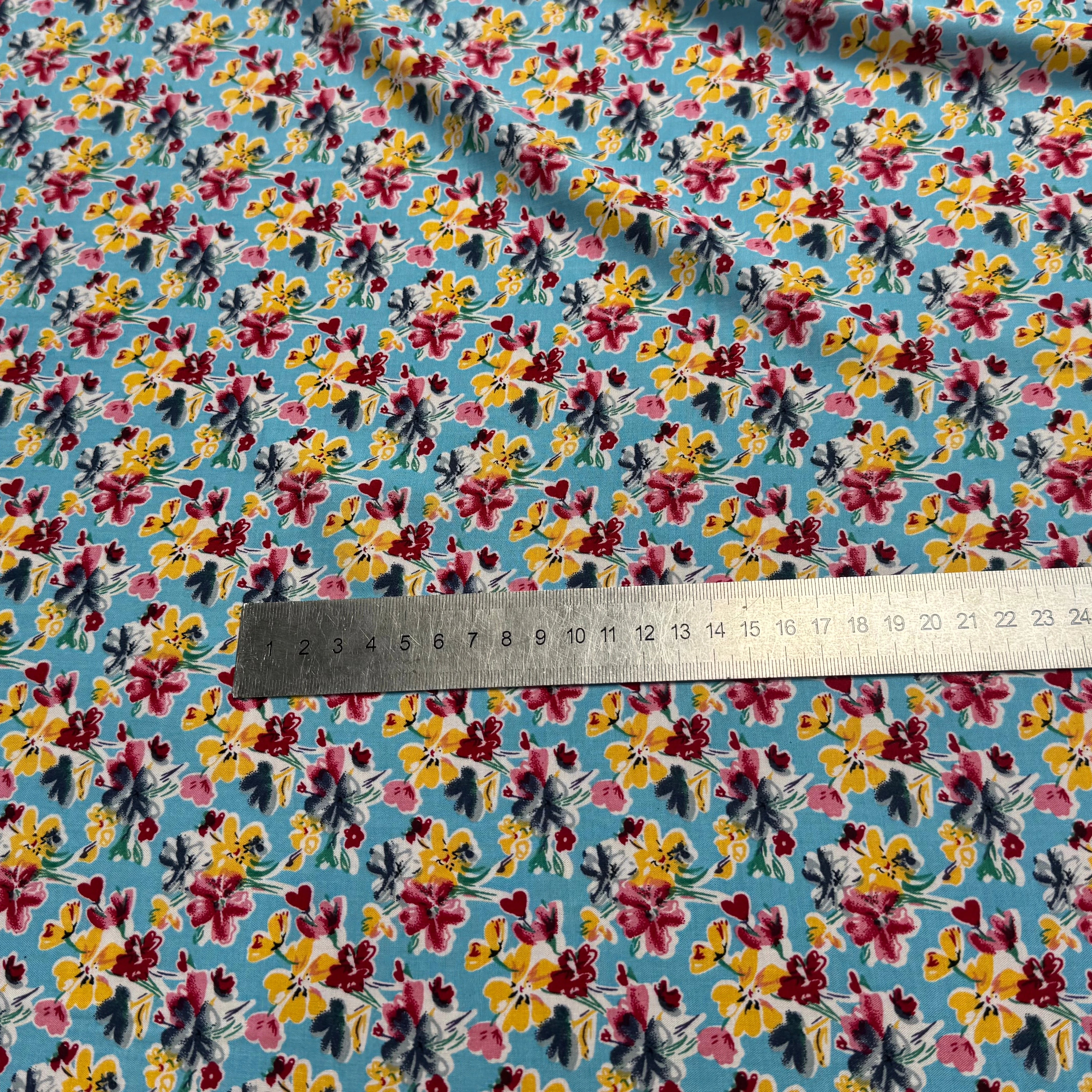 TISSU 100% VISCOSE FOND BLEU CIEL IMPRIMÉ BOUQUETS - My Little Coupon