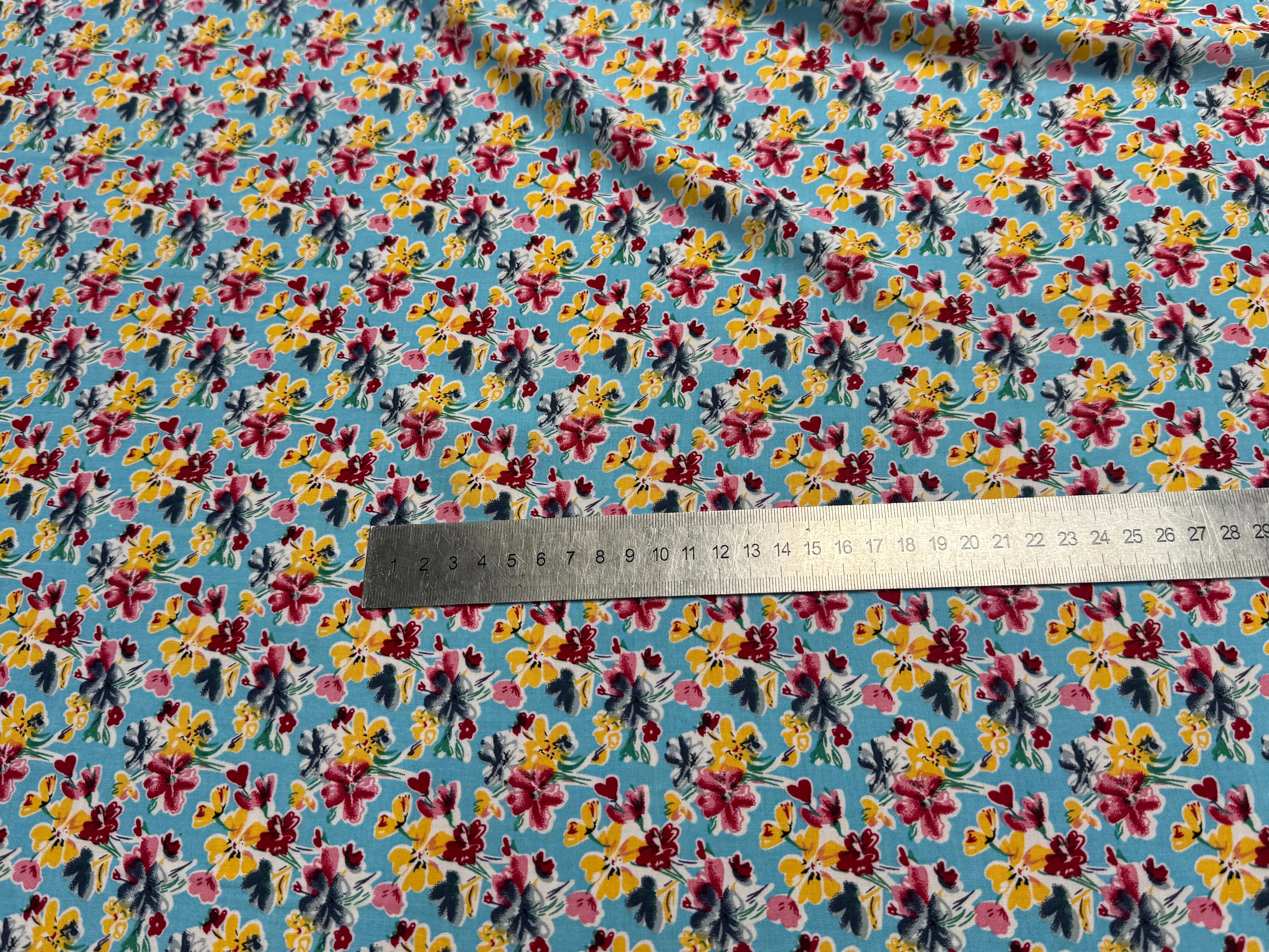 TISSU 100% VISCOSE FOND BLEU CIEL IMPRIMÉ BOUQUETS - My Little Coupon