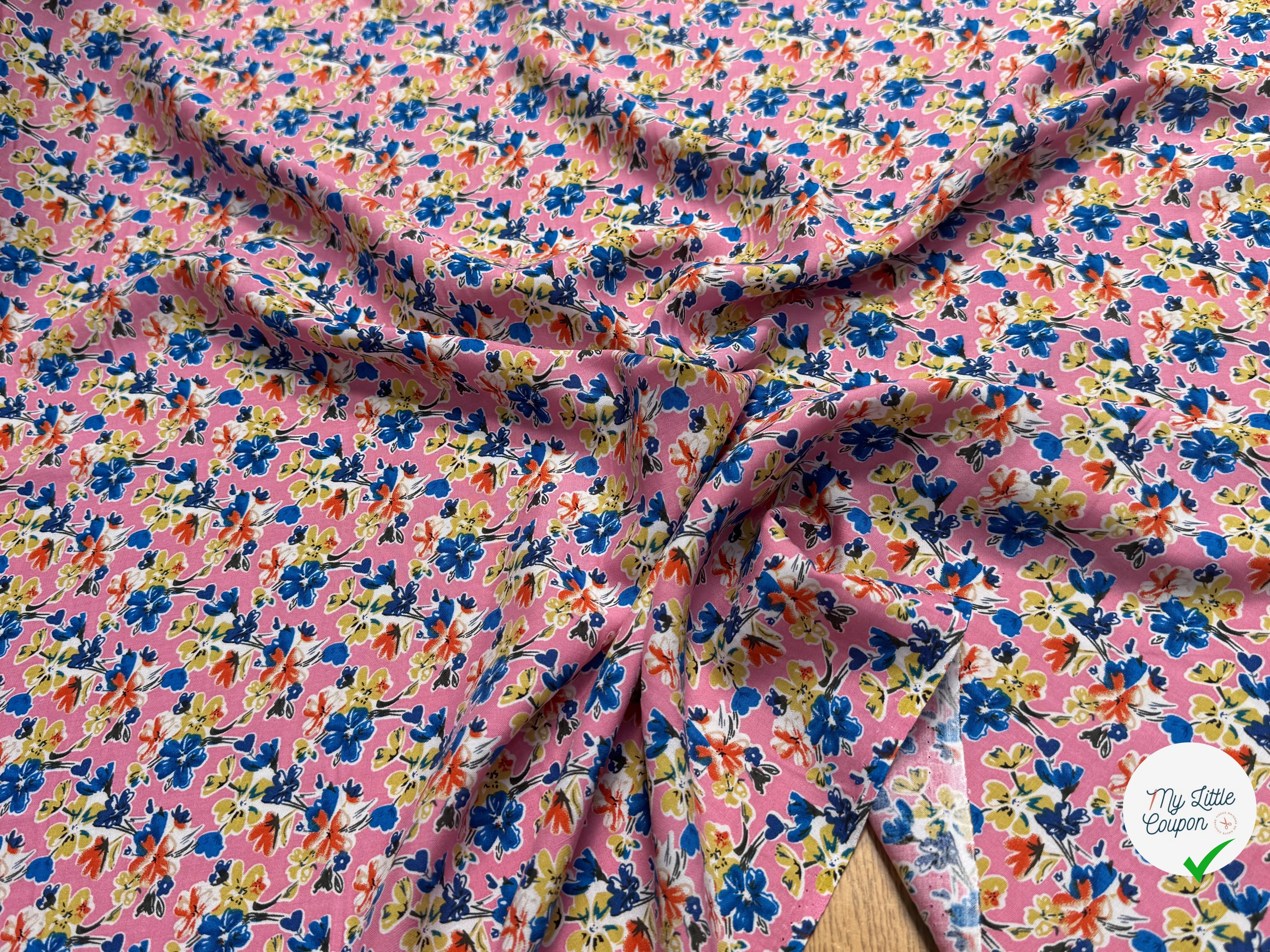 TISSU 100% VISCOSE FOND ROSE IMPRIMÉ BOUQUETS - My Little Coupon
