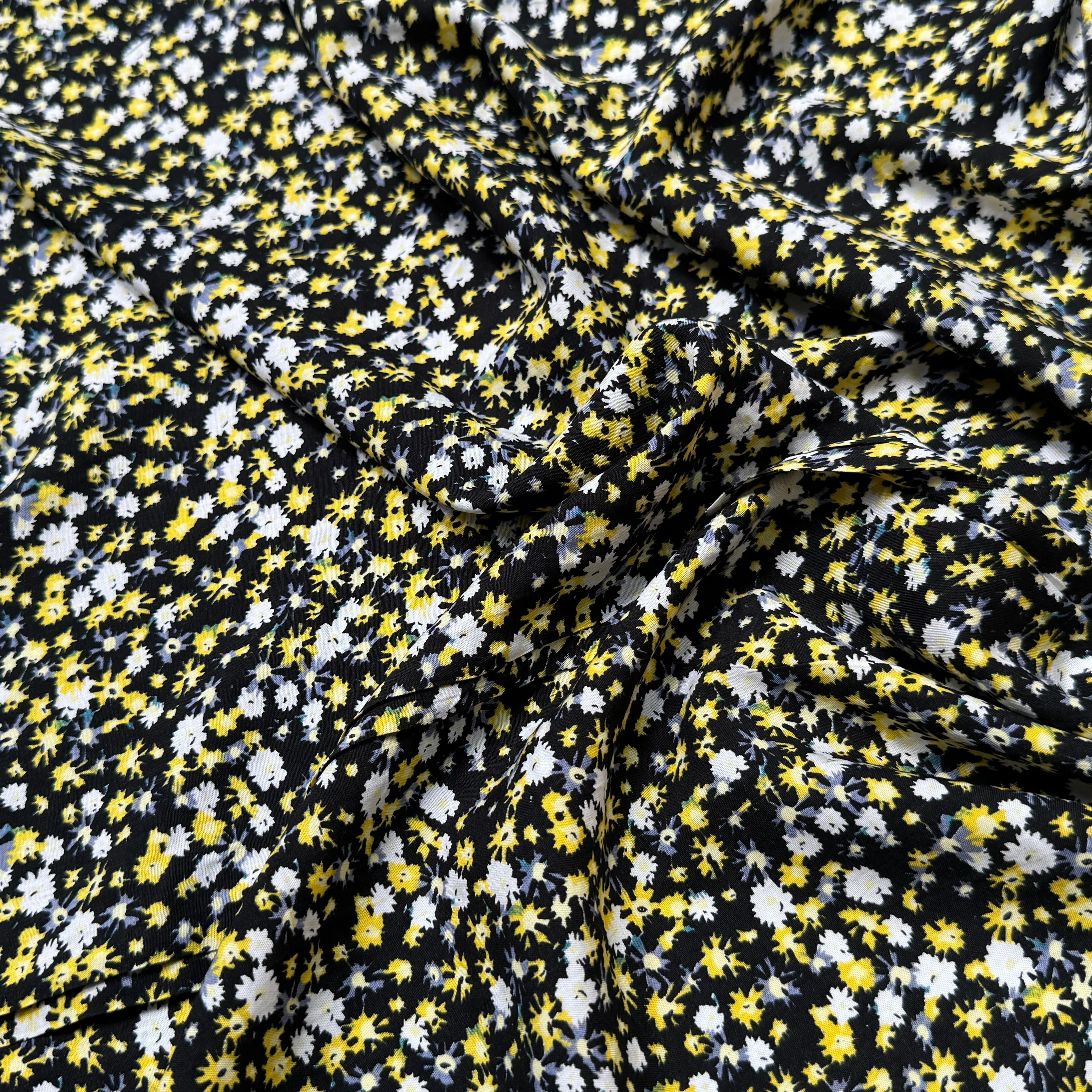 TISSU 100% VISCOSE IMPRIMÉ ARTIFICES FOND NOIR - My Little Coupon