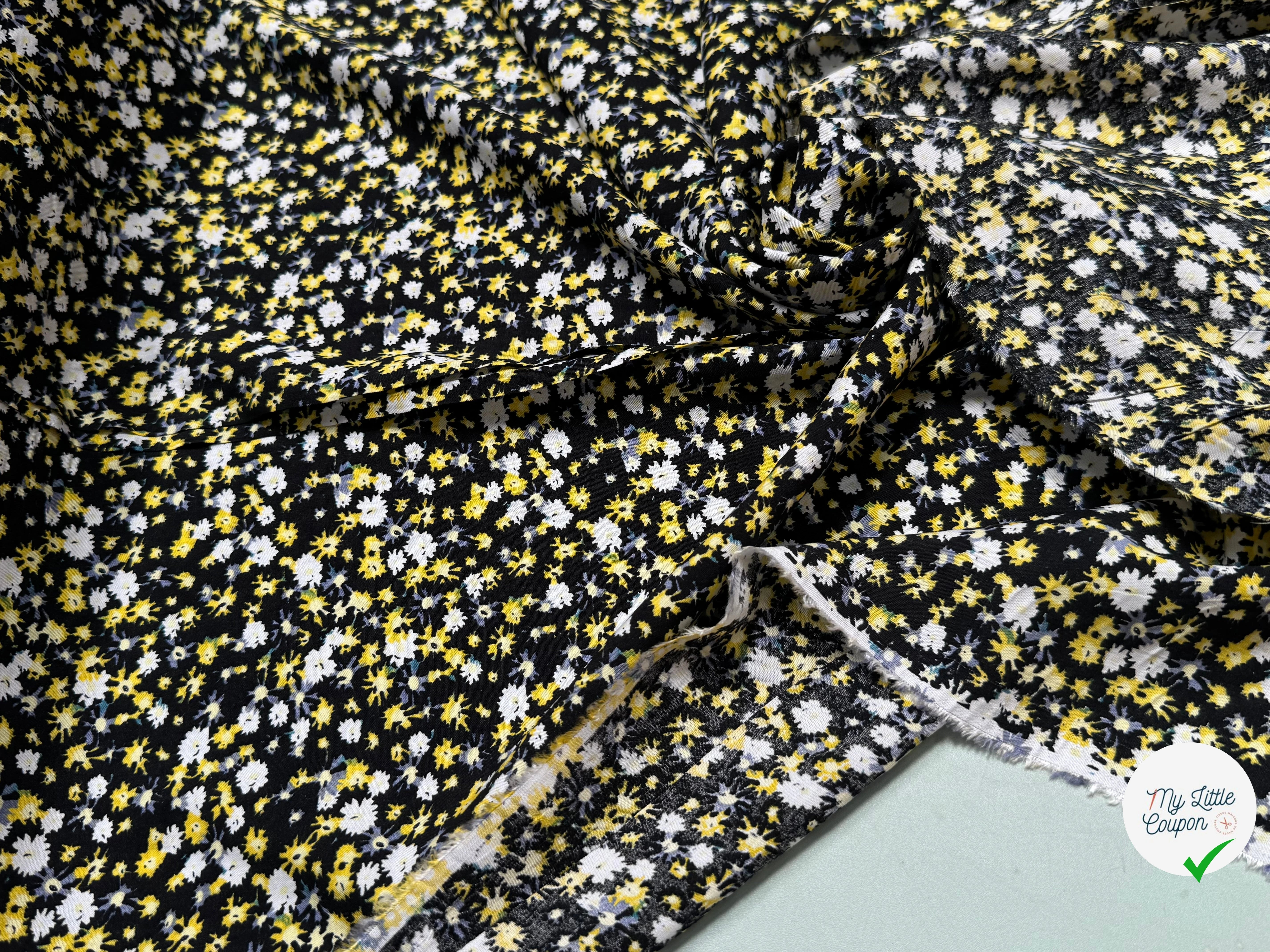 TISSU 100% VISCOSE IMPRIMÉ ARTIFICES FOND NOIR - My Little Coupon