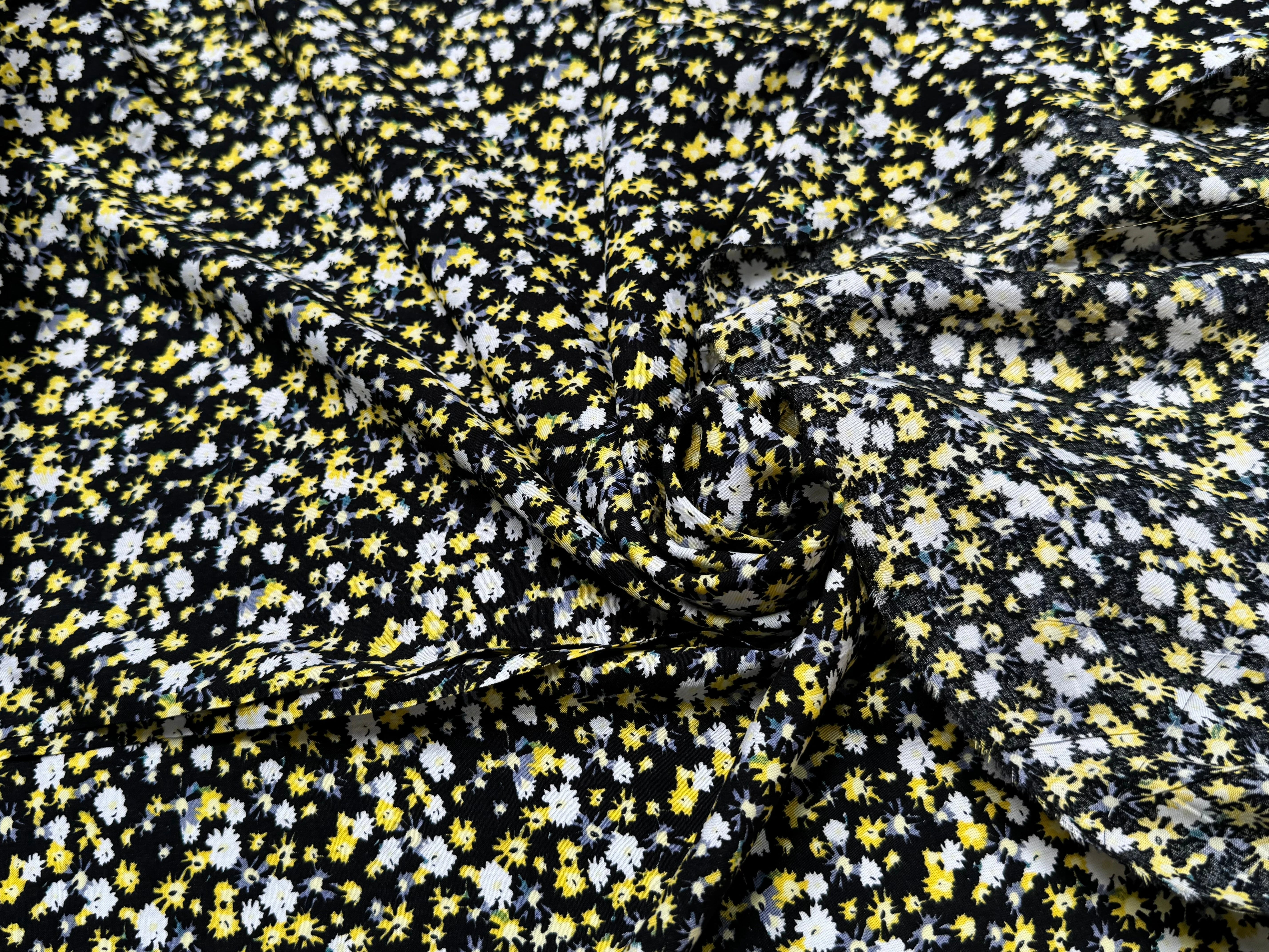 TISSU 100% VISCOSE IMPRIMÉ ARTIFICES FOND NOIR - My Little Coupon