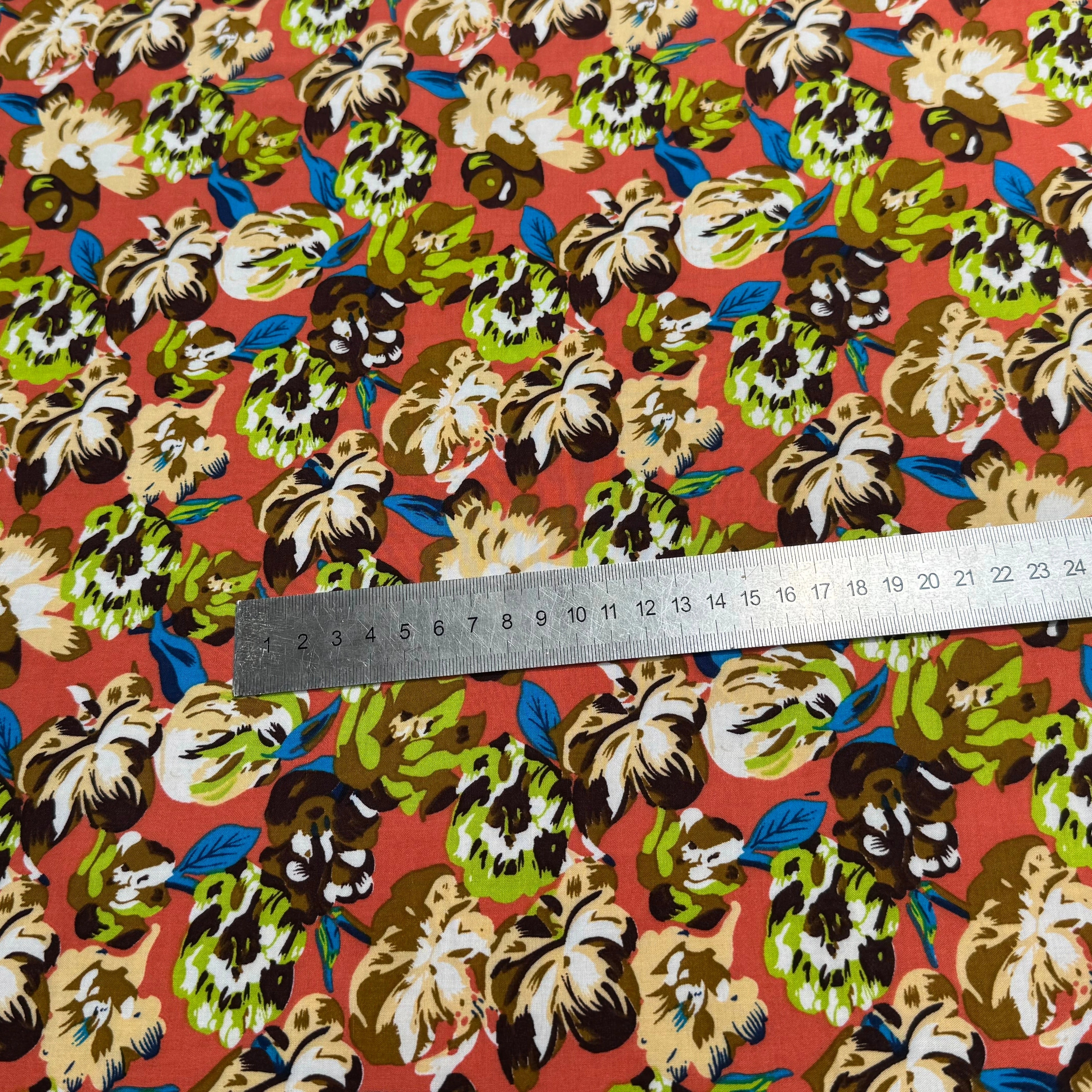 TISSU 100% VISCOSE IMPRIMÉ BASE DE FLEURS FOND CORAIL - My Little Coupon