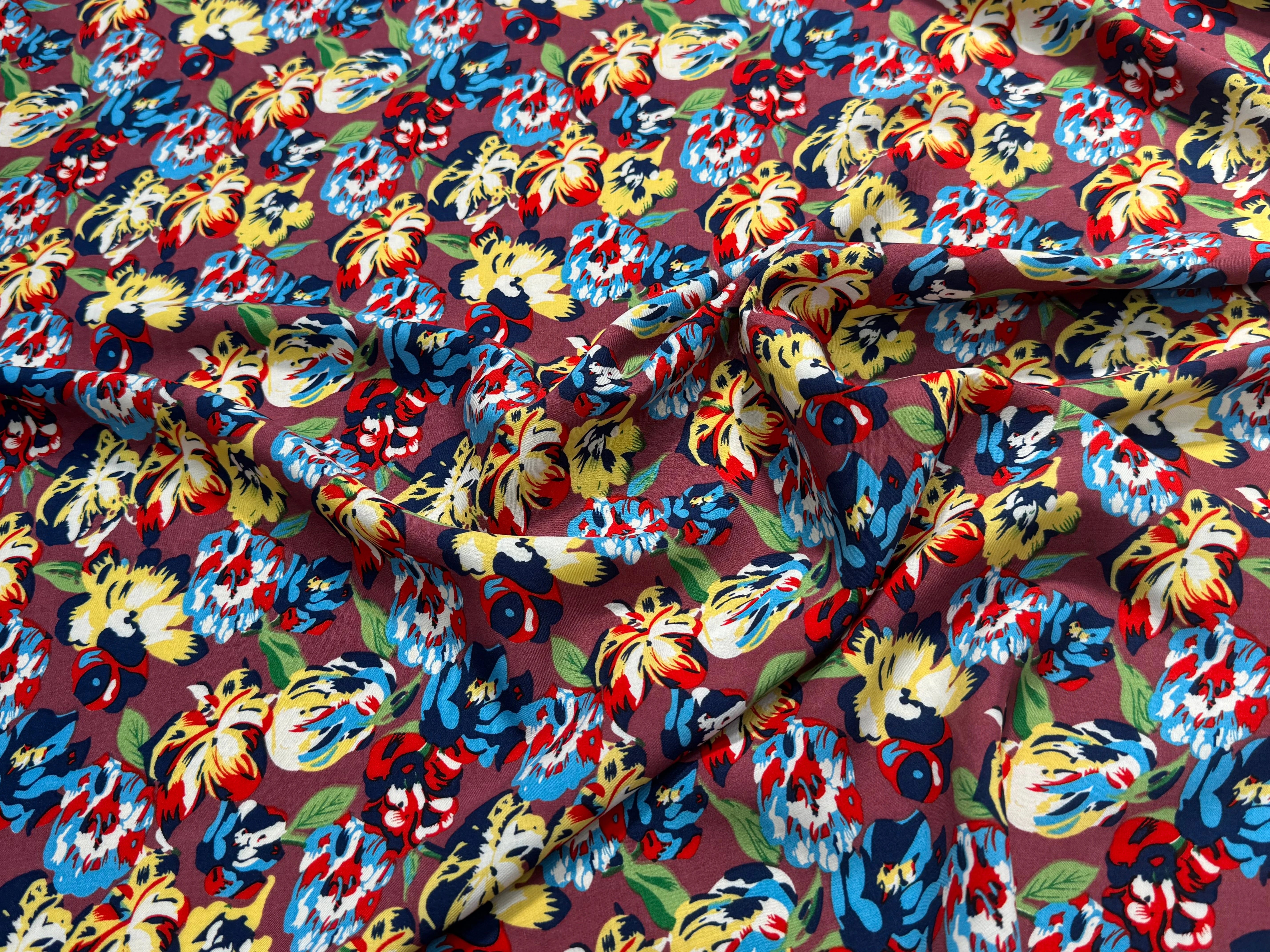 TISSU 100% VISCOSE IMPRIMÉ BASE DE FLEURS FOND MARRON BORDEAUX - My Little Coupon