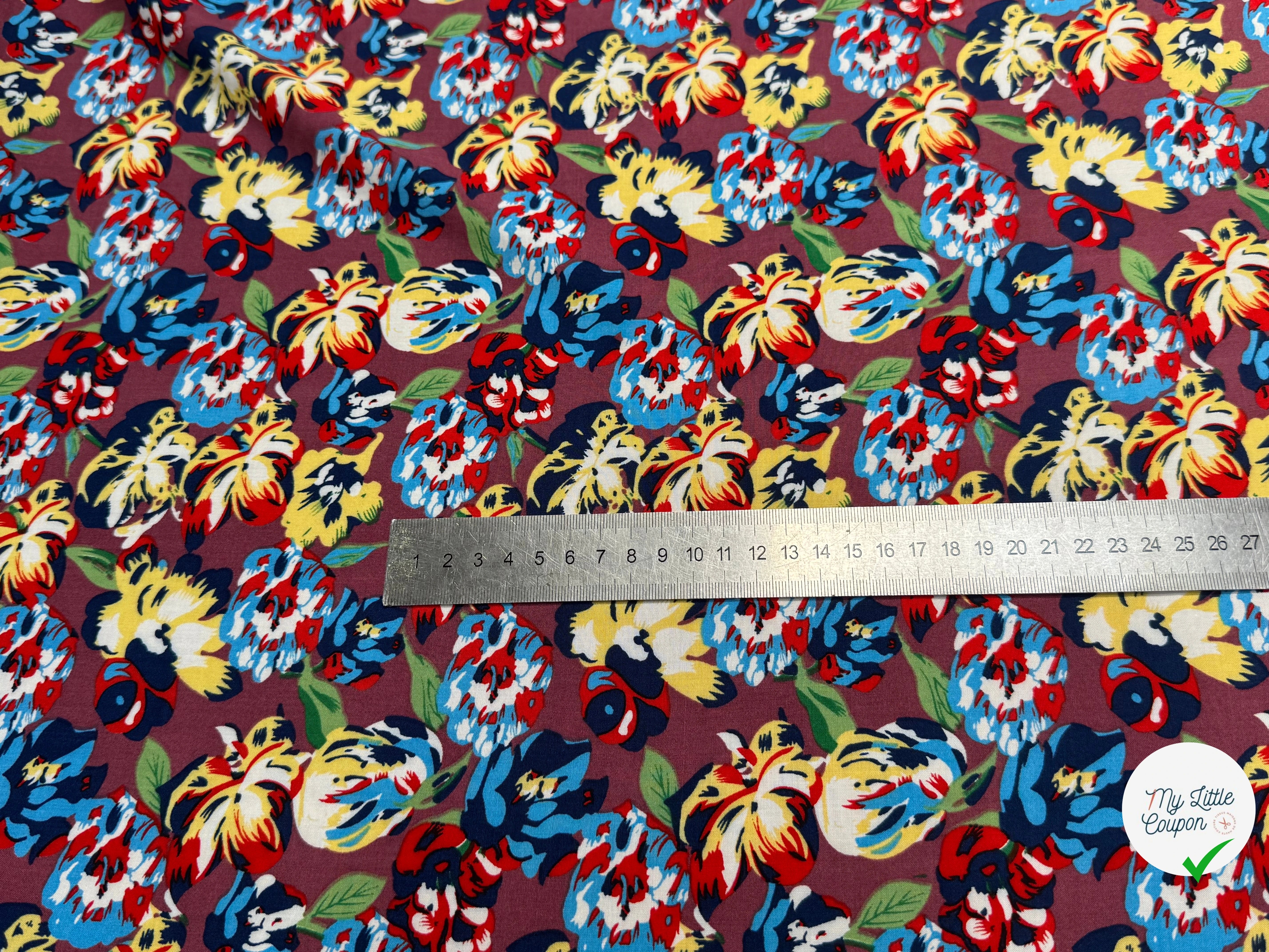 TISSU 100% VISCOSE IMPRIMÉ BASE DE FLEURS FOND MARRON BORDEAUX - My Little Coupon