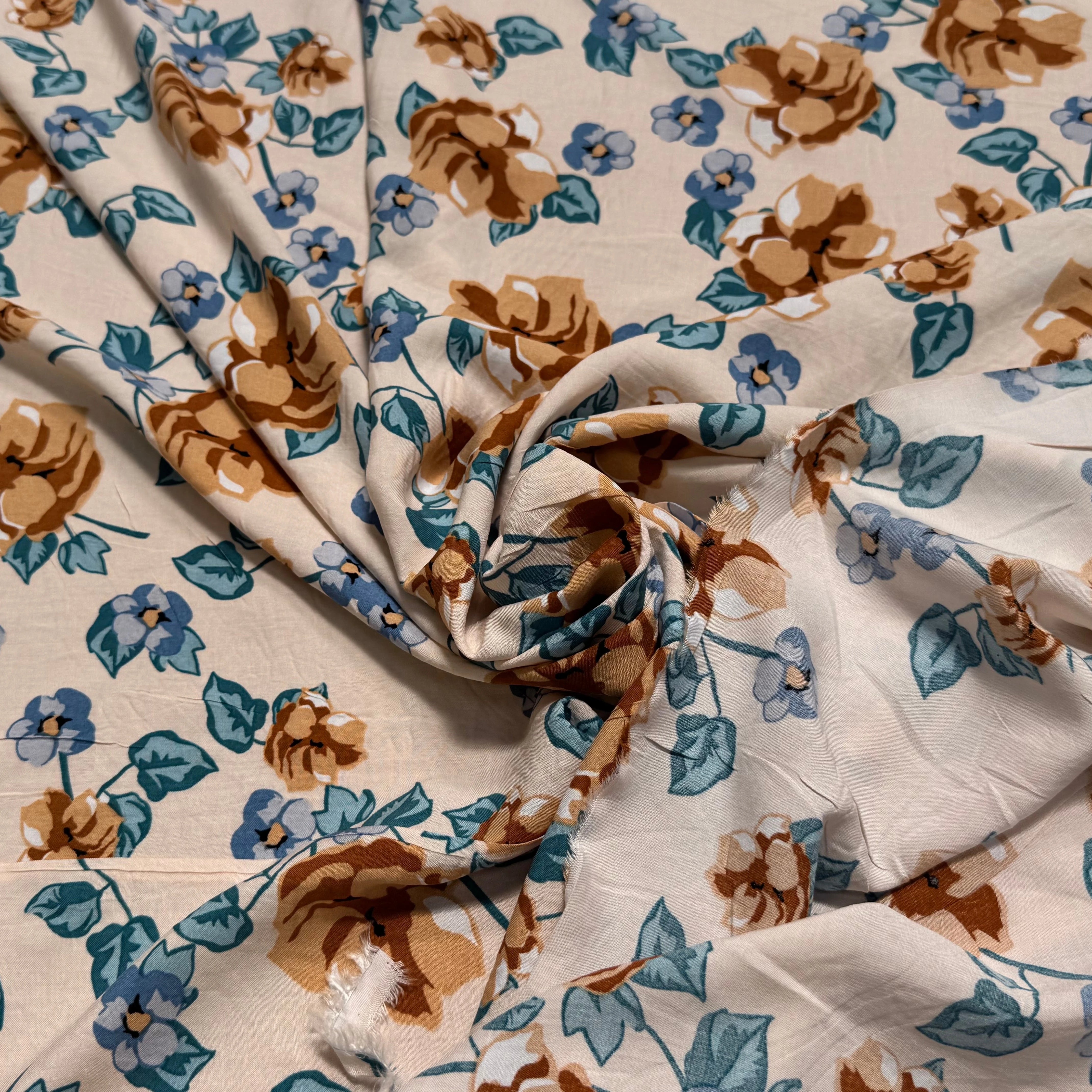 TISSU 100% VISCOSE IMPRIMÉ BRANCHES À FLEURS FOND CREME - My Little Coupon