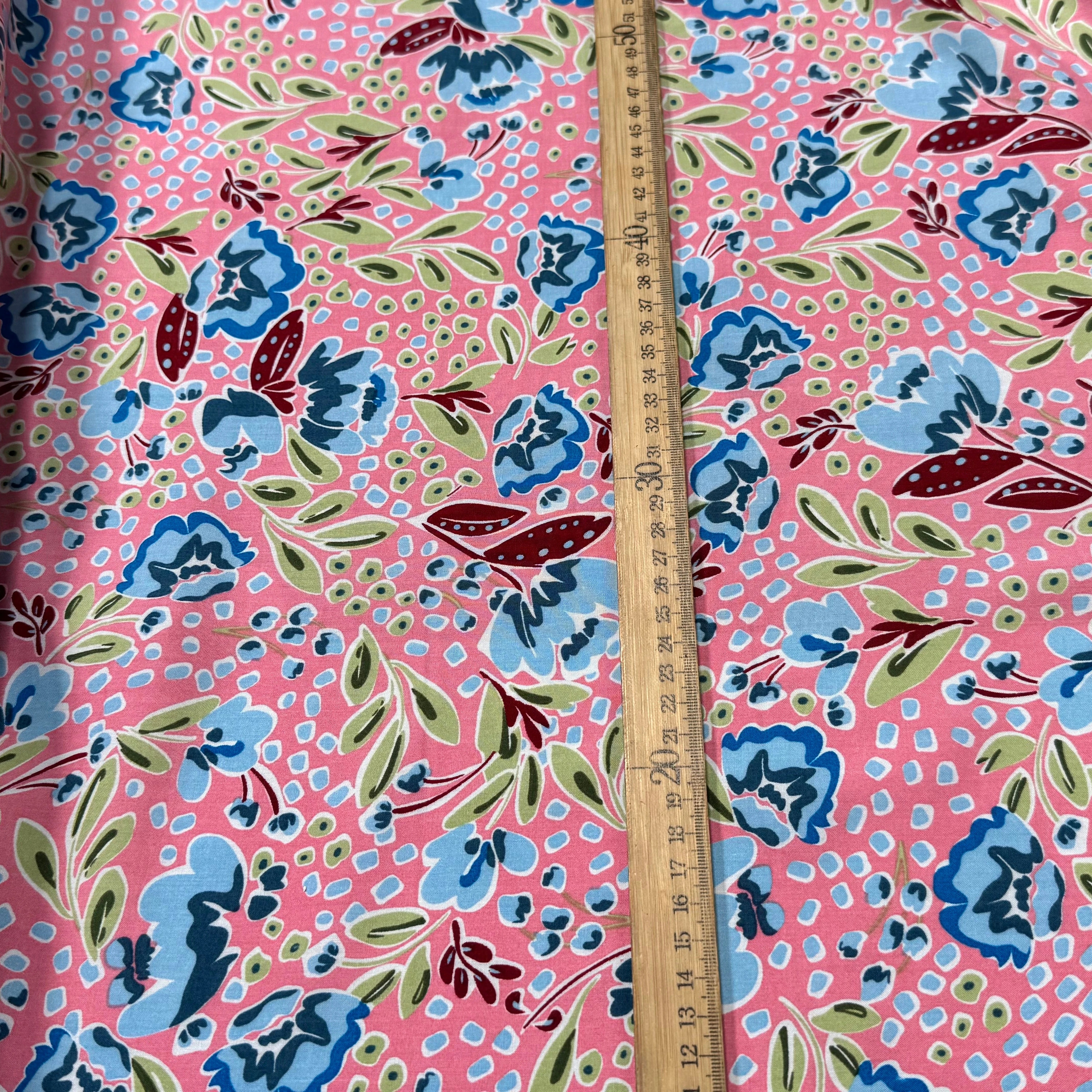TISSU 100% VISCOSE IMPRIMÉ FEUILLAGES FOND ROSE - My Little Coupon
