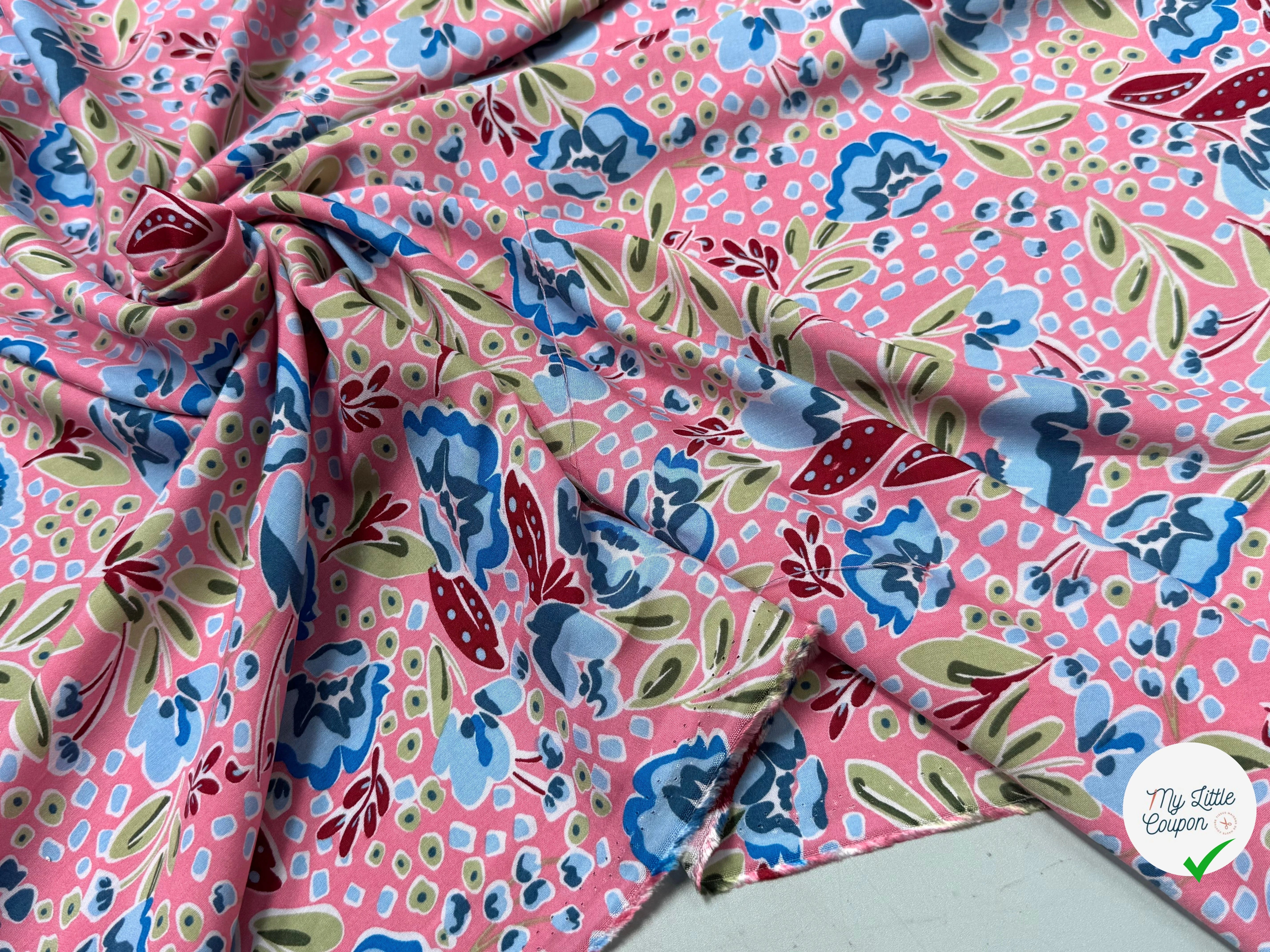 TISSU 100% VISCOSE IMPRIMÉ FEUILLAGES FOND ROSE - My Little Coupon