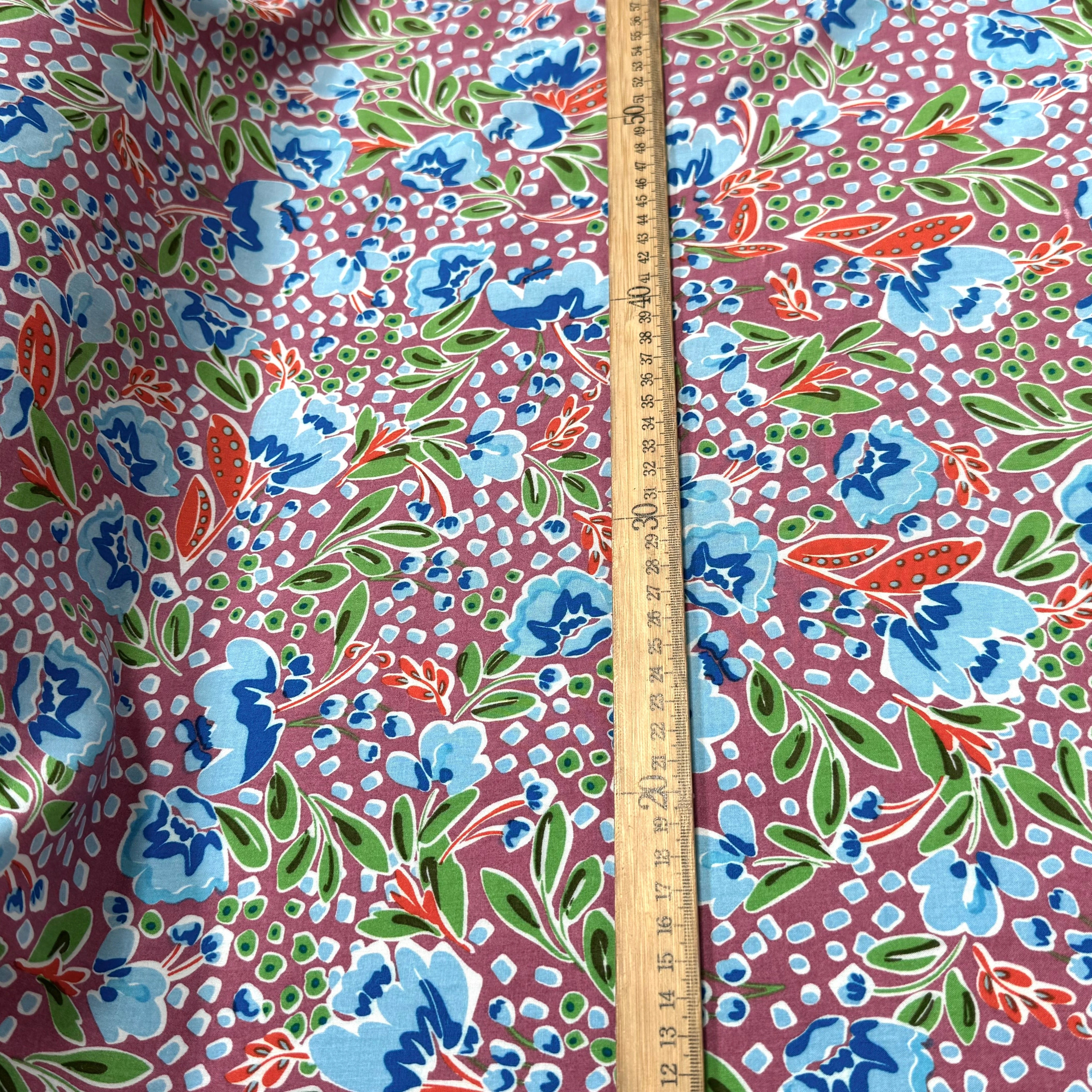 TISSU 100% VISCOSE IMPRIMÉ FEUILLAGES FOND VIEUX ROSE - My Little Coupon