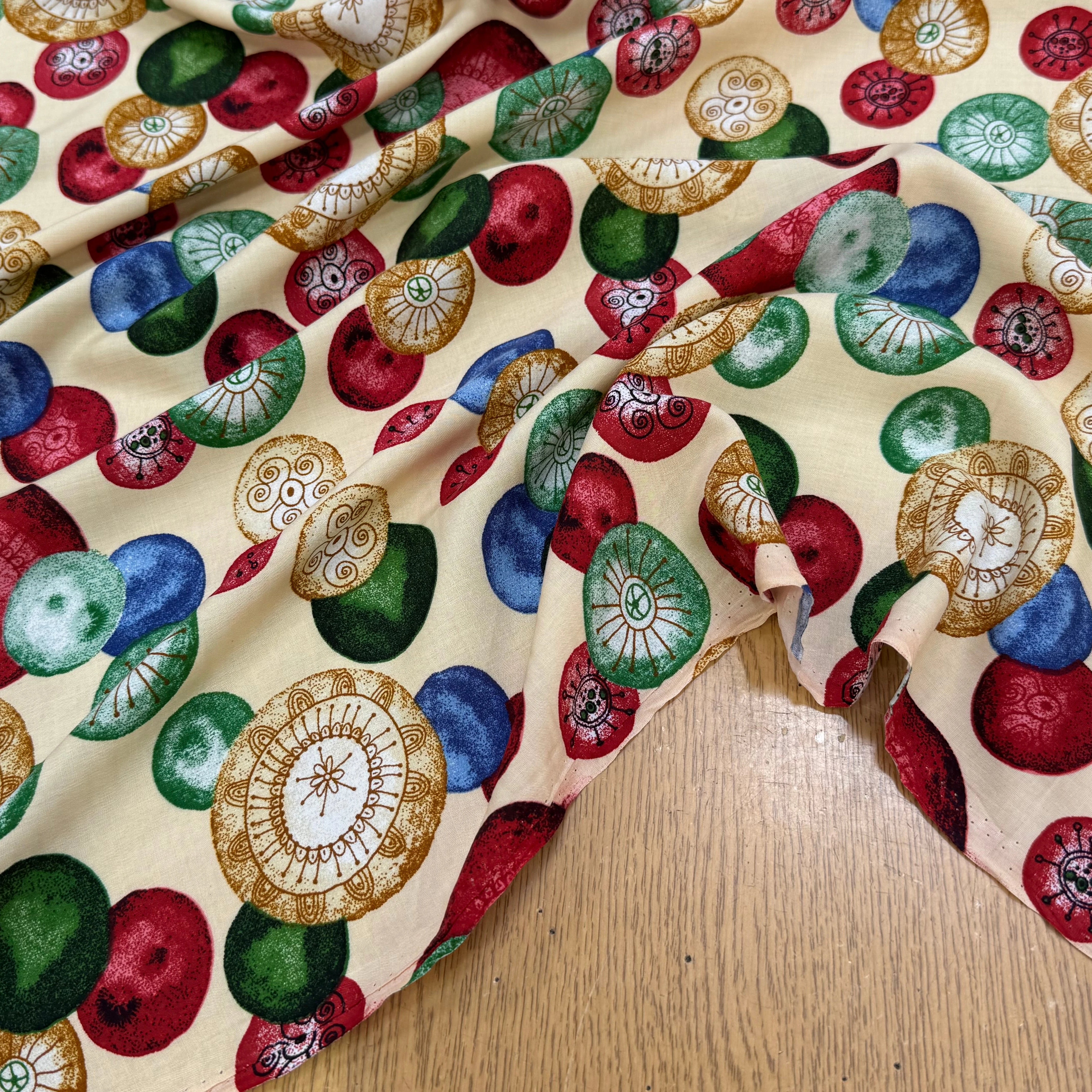 TISSU 100% VISCOSE IMPRIMÉ FOND CREME MOTIFS CIRCULAIRES - My Little Coupon