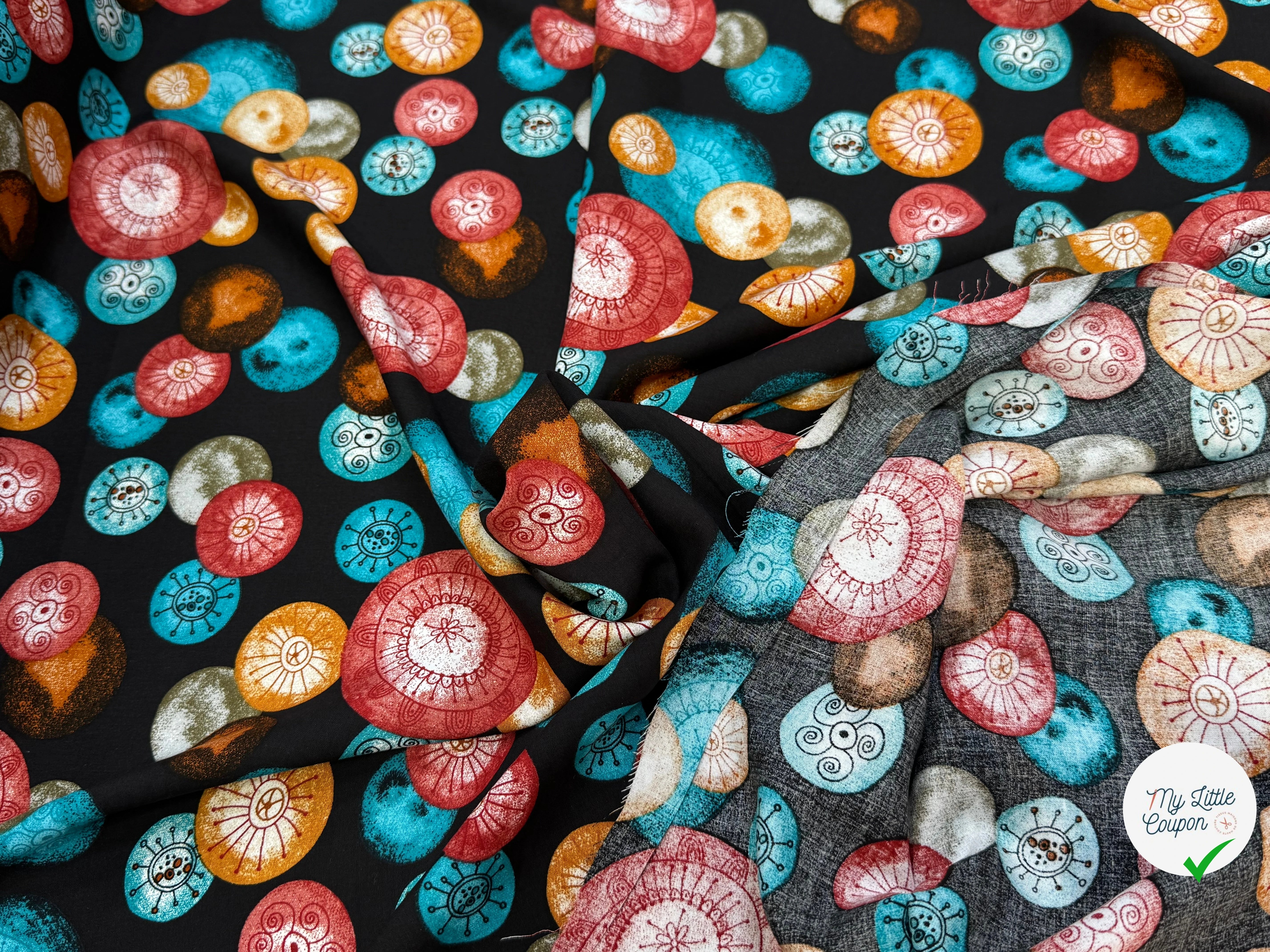 TISSU 100% VISCOSE IMPRIMÉ FOND NOIR MOTIFS CIRCULAIRES - My Little Coupon